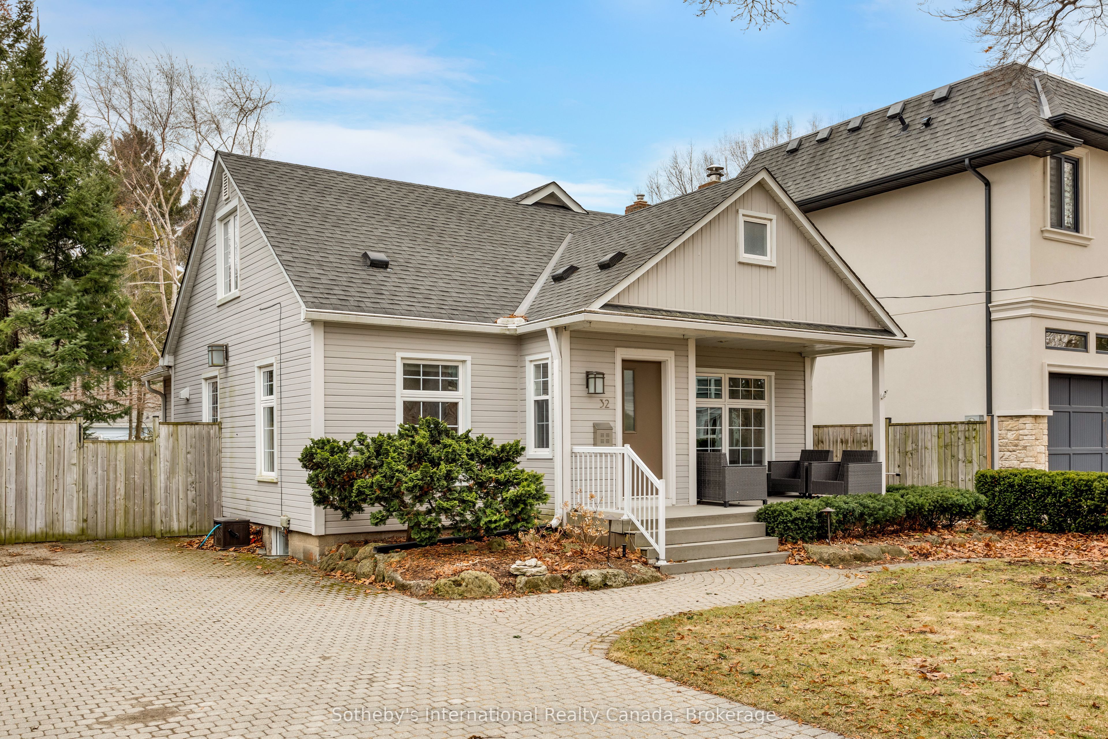 32 Anderson Street, Oakville, ON L6K 1A5 photo 2