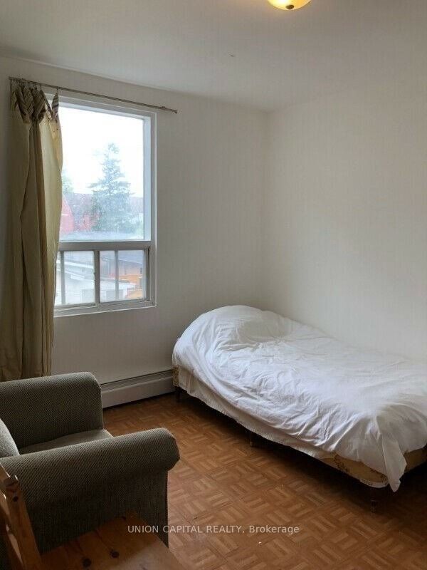 2015 Davenport Road 2, Toronto, ON M6N 1C5 photo 2