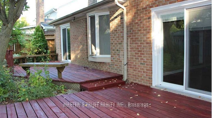 2253 Constance Drive, Oakville, ON L6J 5L8