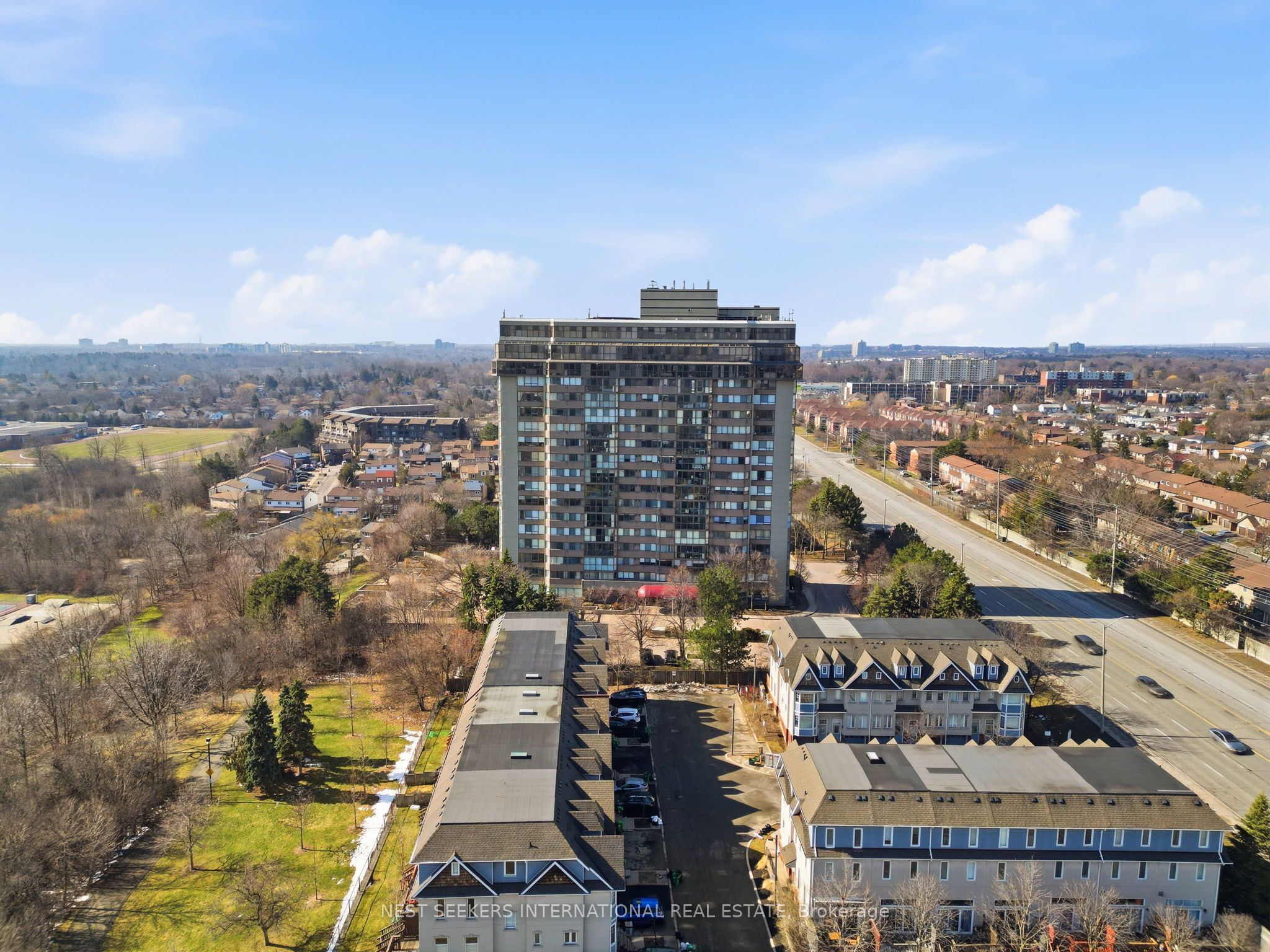 880 Dundas Street W 1604, Mississauga, ON L5C 4H3