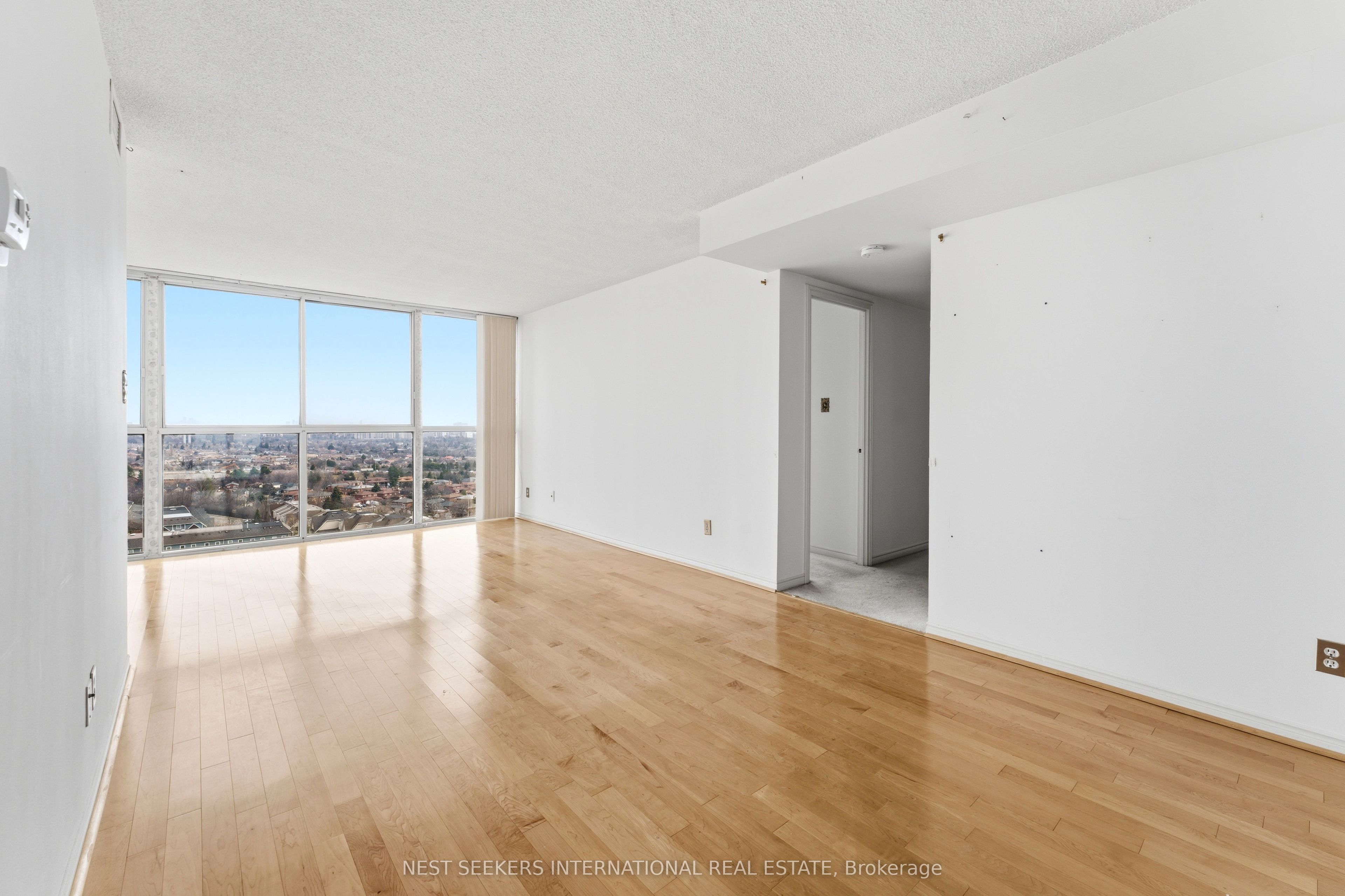 880 Dundas Street W 1604, Mississauga, ON L5C 4H3 photo 2