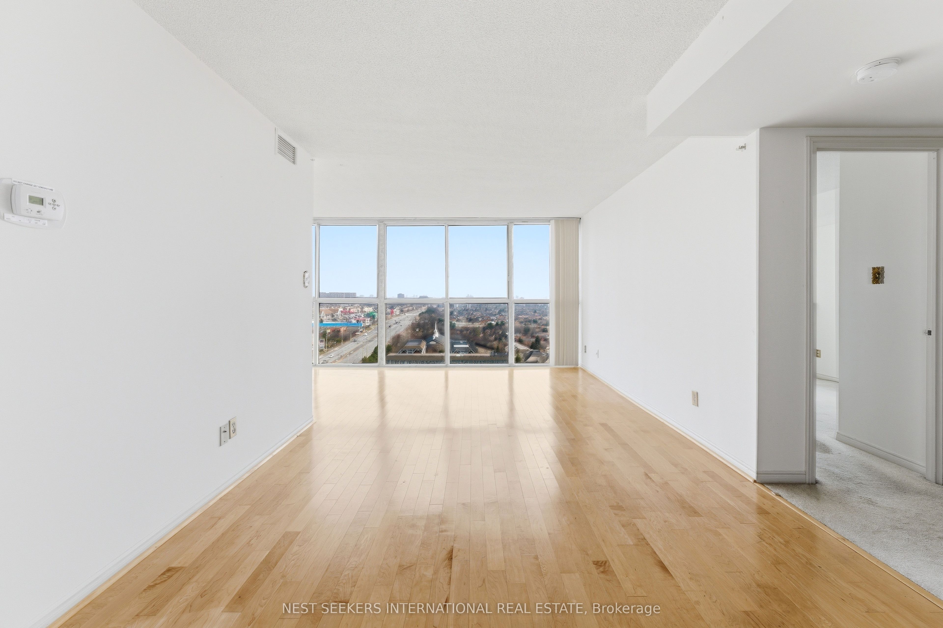 880 Dundas Street W 1604, Mississauga, ON L5C 4H3 photo 3