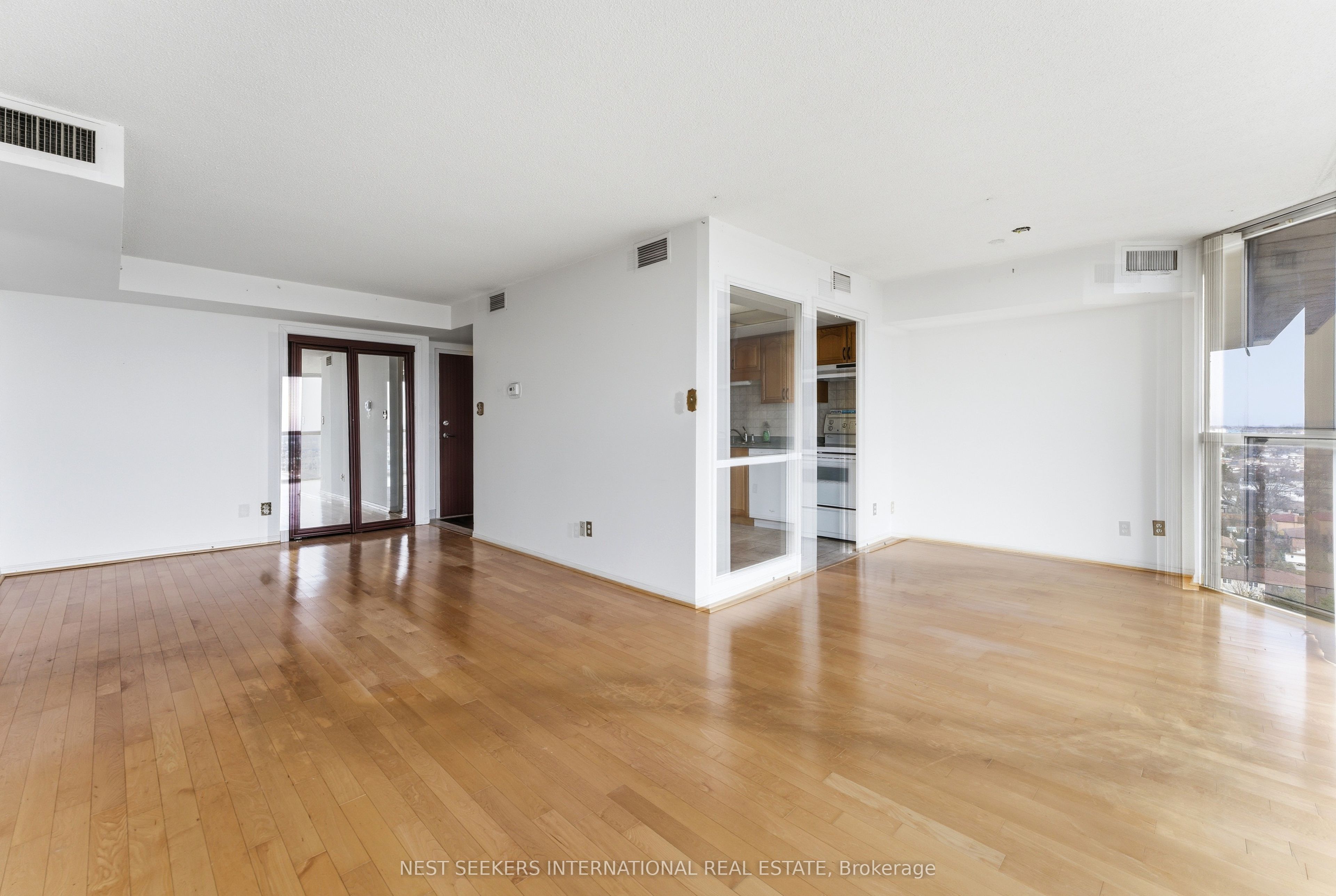 880 Dundas Street W 1604, Mississauga, ON L5C 4H3 photo 5