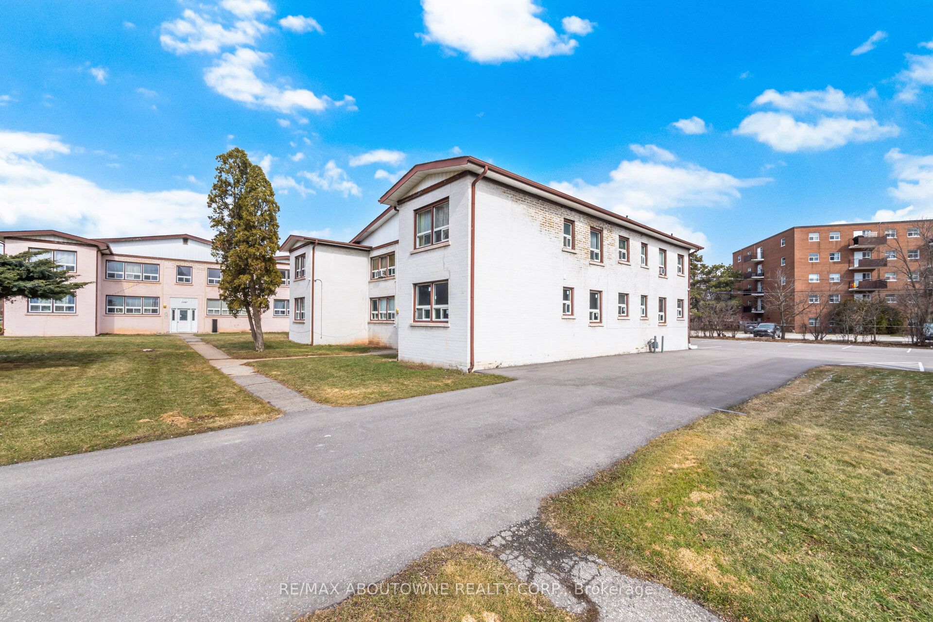 1037 Churchill Avenue E 7, Oakville, ON L6H 1A3 photo 2