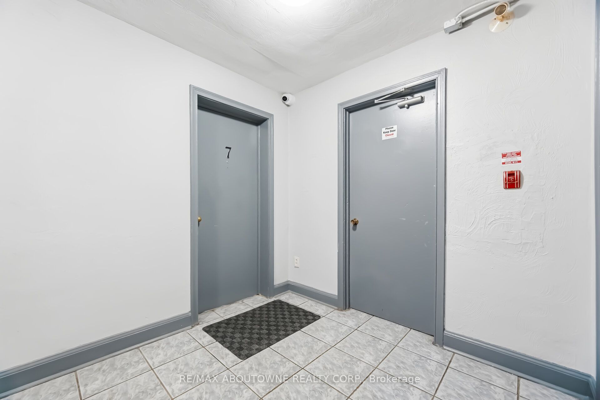 1037 Churchill Avenue E 7, Oakville, ON L6H 1A3 photo 3