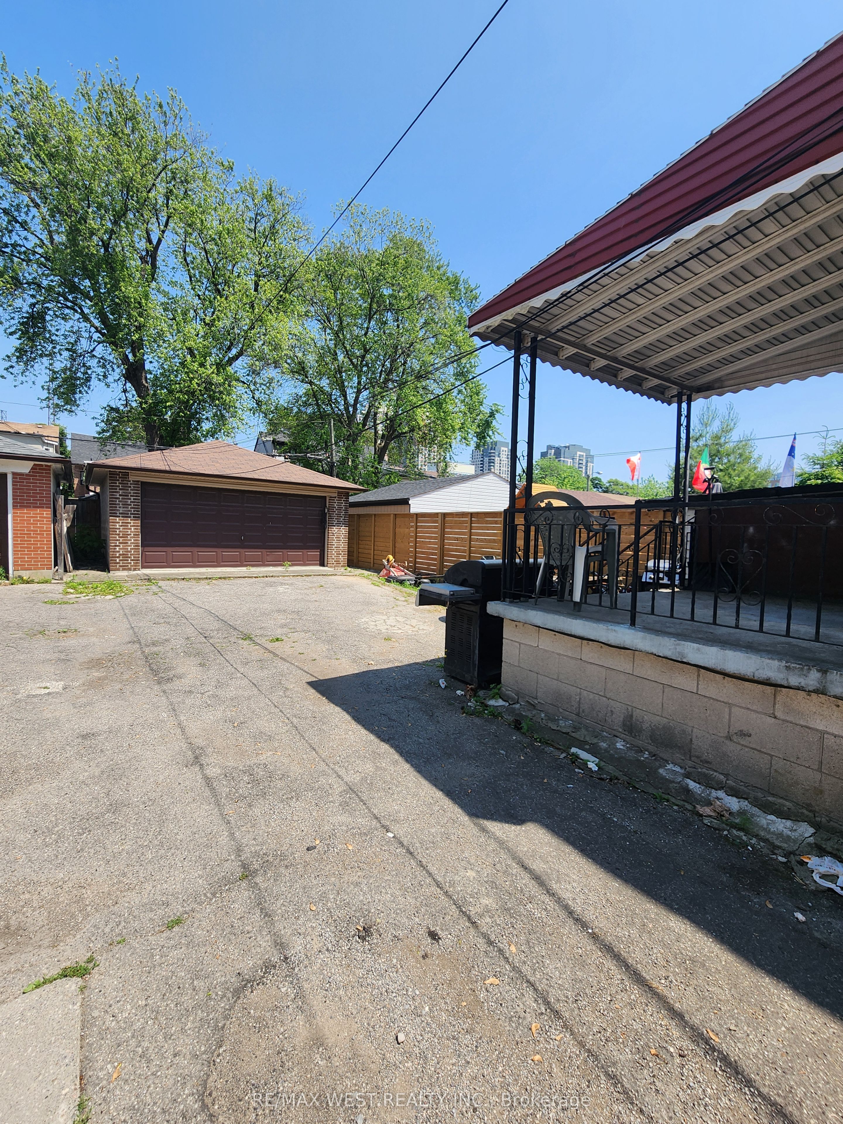 415 Symington Avenue, Toronto, ON M6N 2W4 photo 3