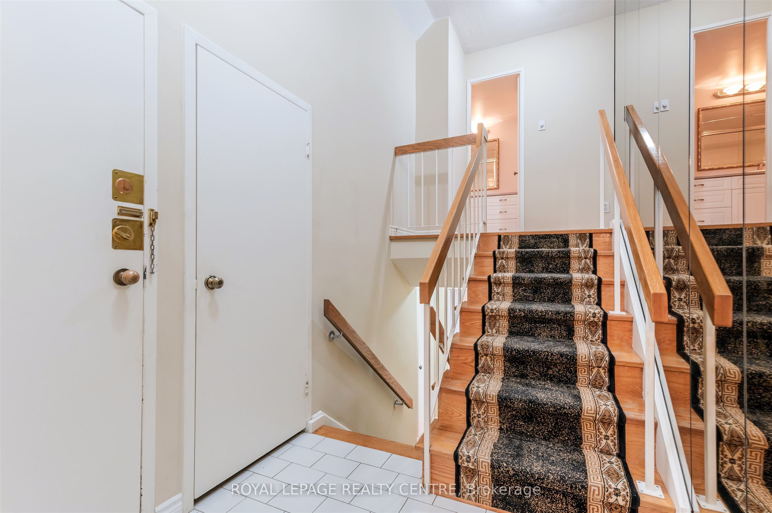 296 Mill Road B4, Toronto, ON M9C 4X8 photo 2