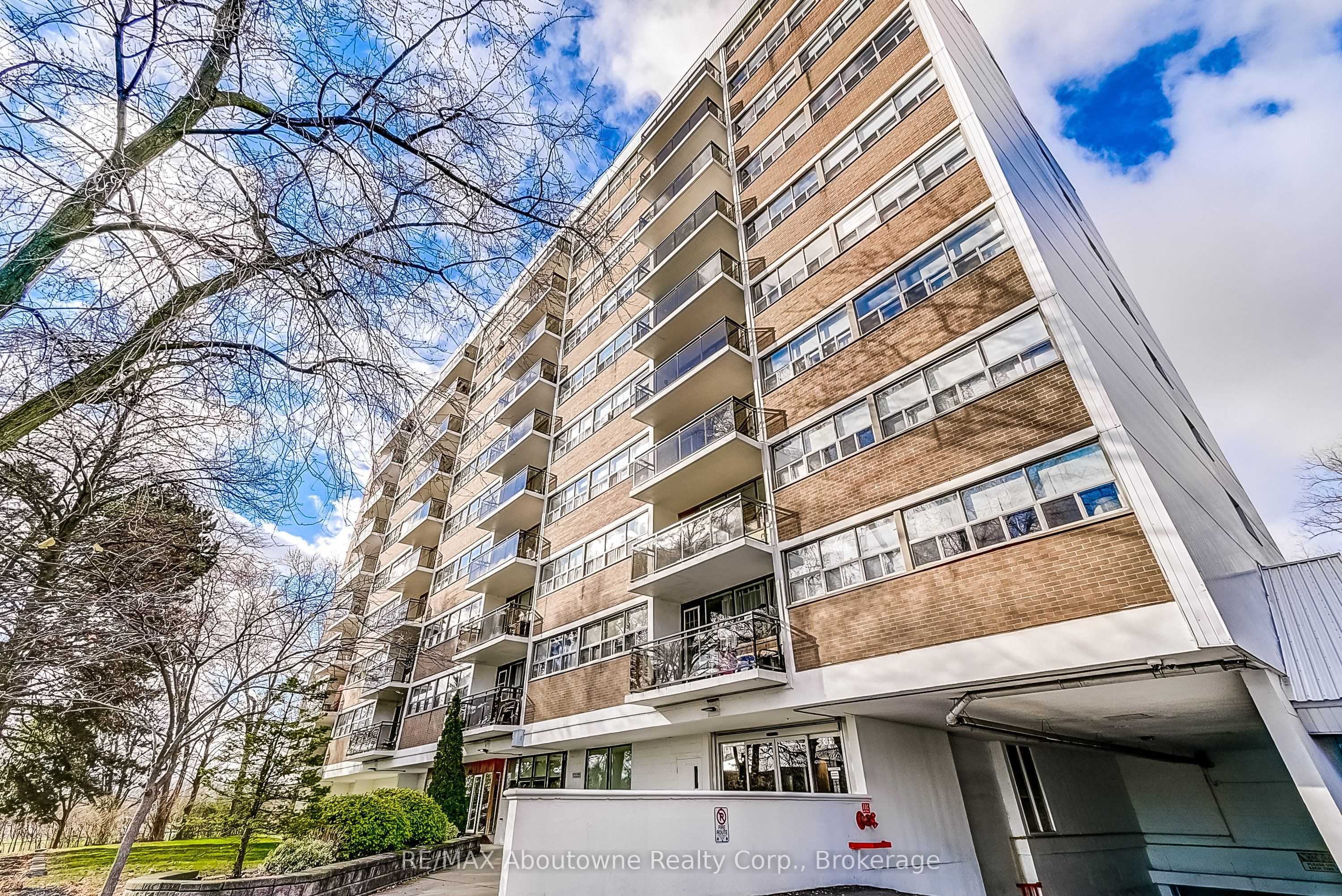 212 Kerr Street 401, Oakville, ON L6K 3B1 photo 4