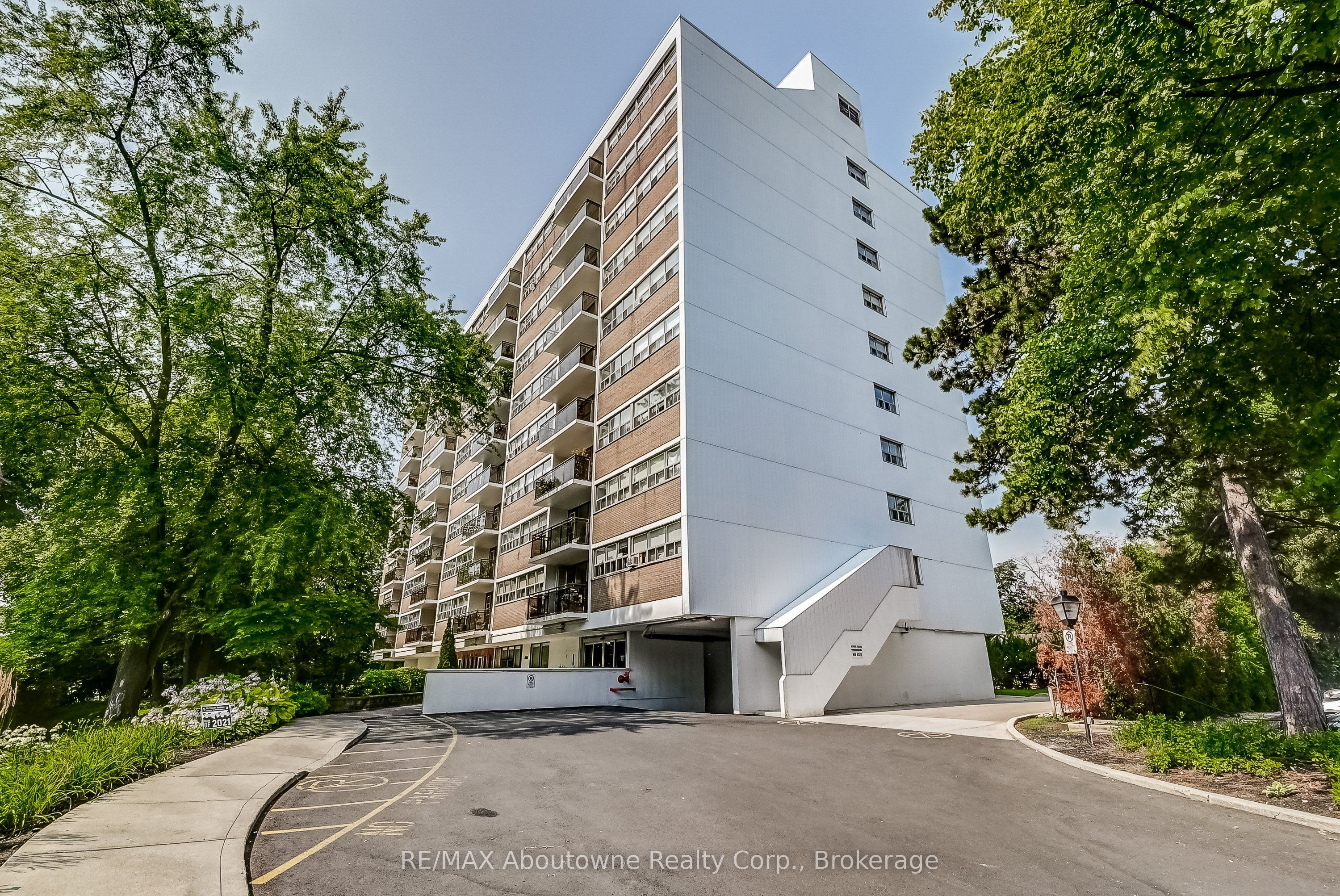 212 Kerr Street 401, Oakville, ON L6K 3B1 photo 5