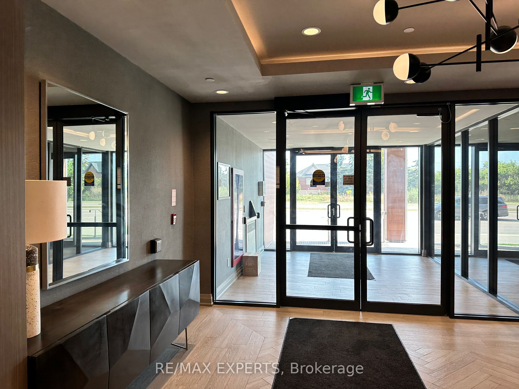 95 W Dundas Street W 206, Oakville, ON L6M 5N4 photo 2