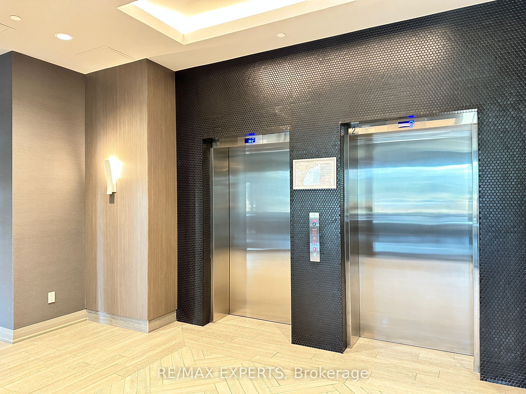 95 W Dundas Street W 206, Oakville, ON L6M 5N4 photo 4
