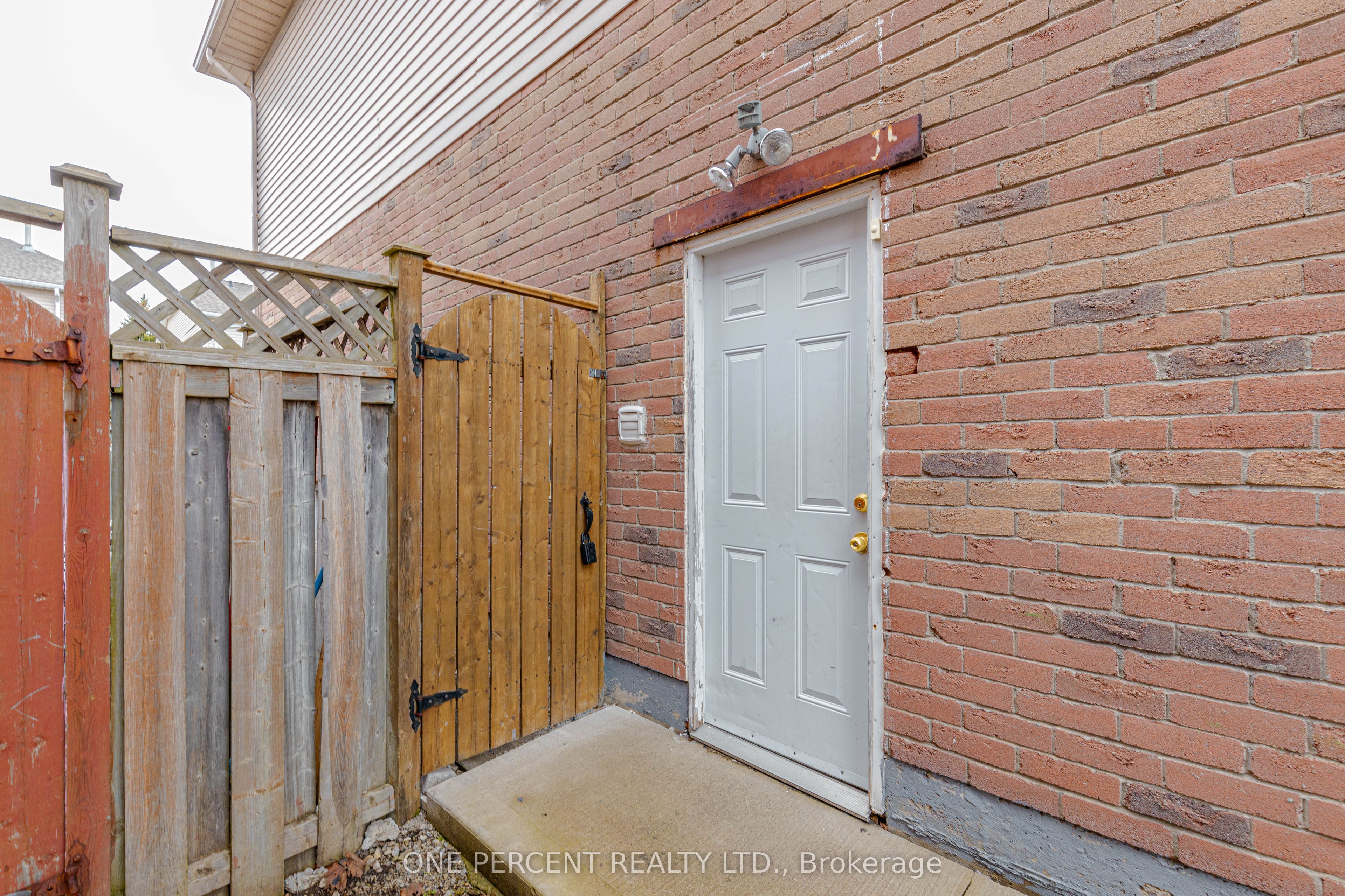 52 Timberlane Drive Basement Apartment, Brampton, ON L6Y 4B6 photo 3