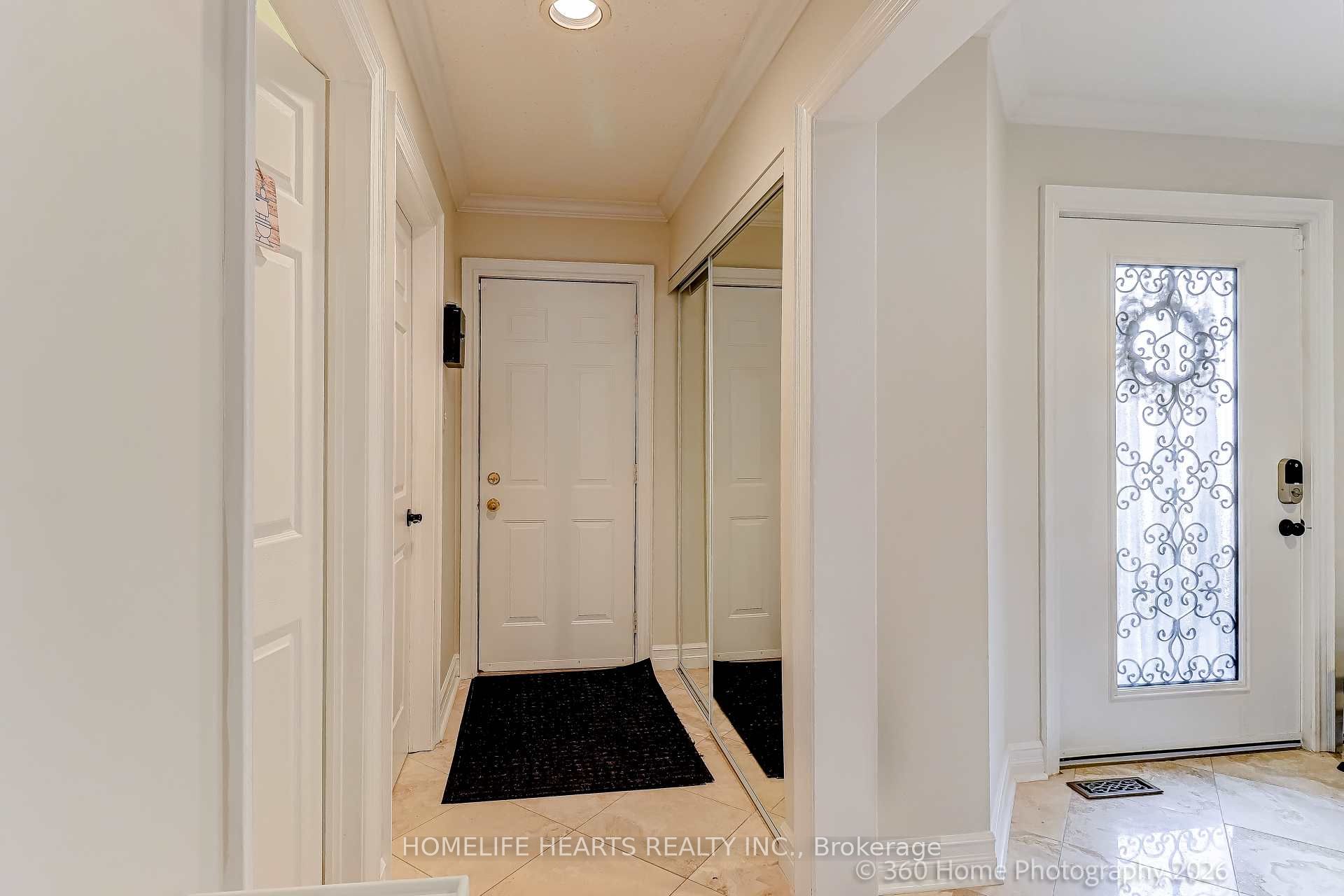 6300 McCracken Drive, Mississauga, ON L5V 1X8 photo 4