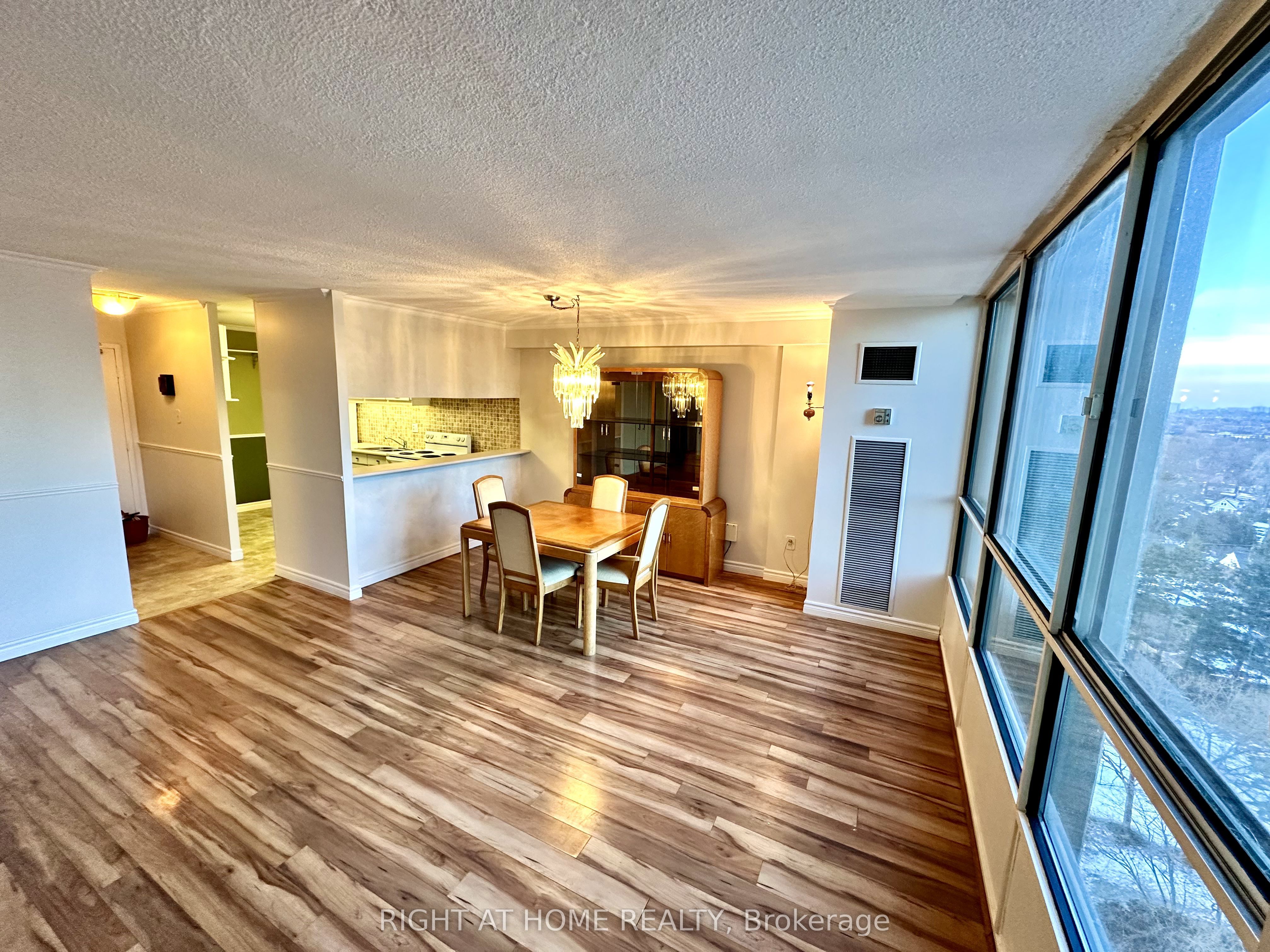 10 Martha Eaton Way S 1806, Toronto, ON M6M 5B3 photo 2