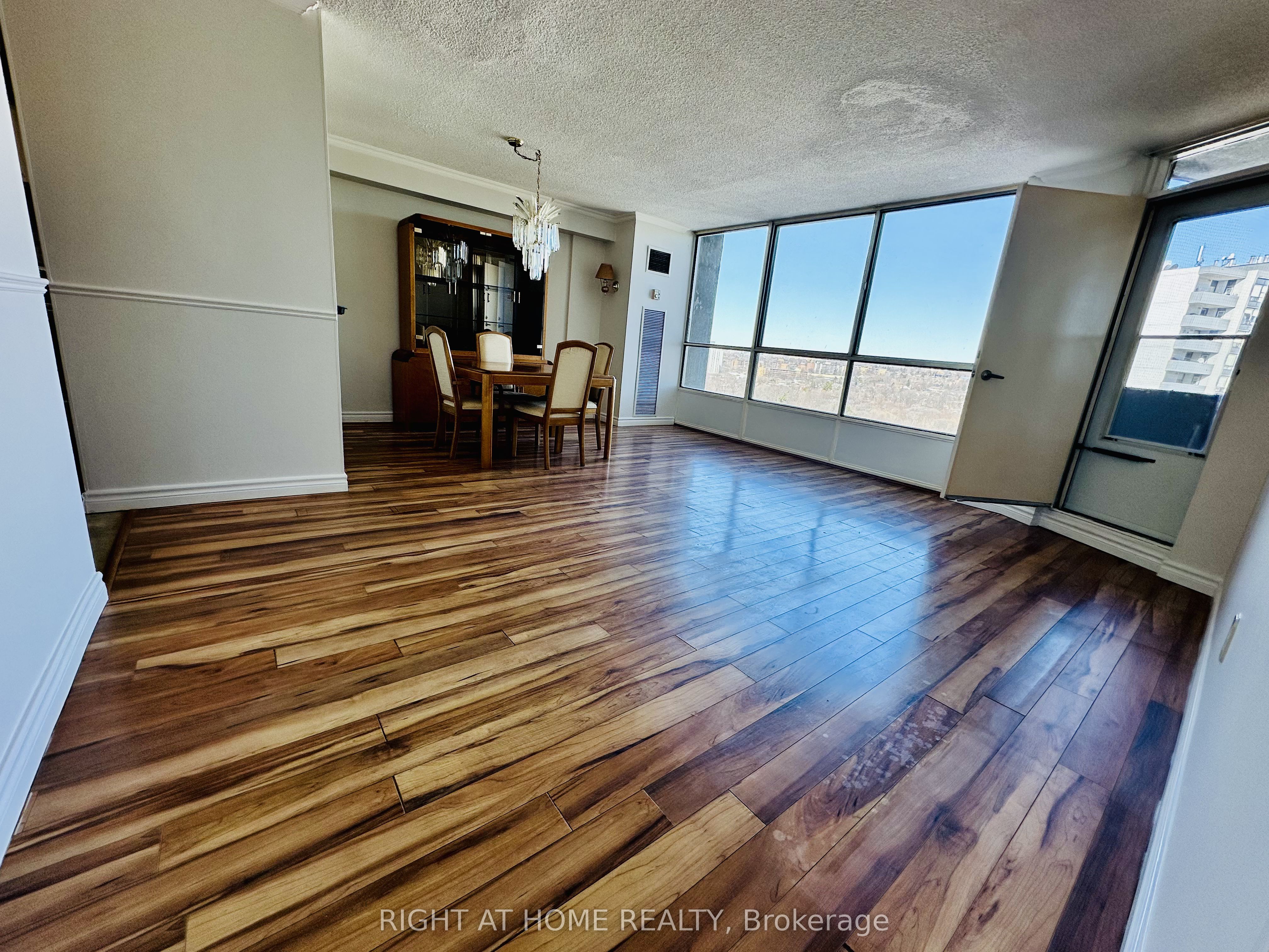 10 Martha Eaton Way S 1806, Toronto, ON M6M 5B3 photo 3