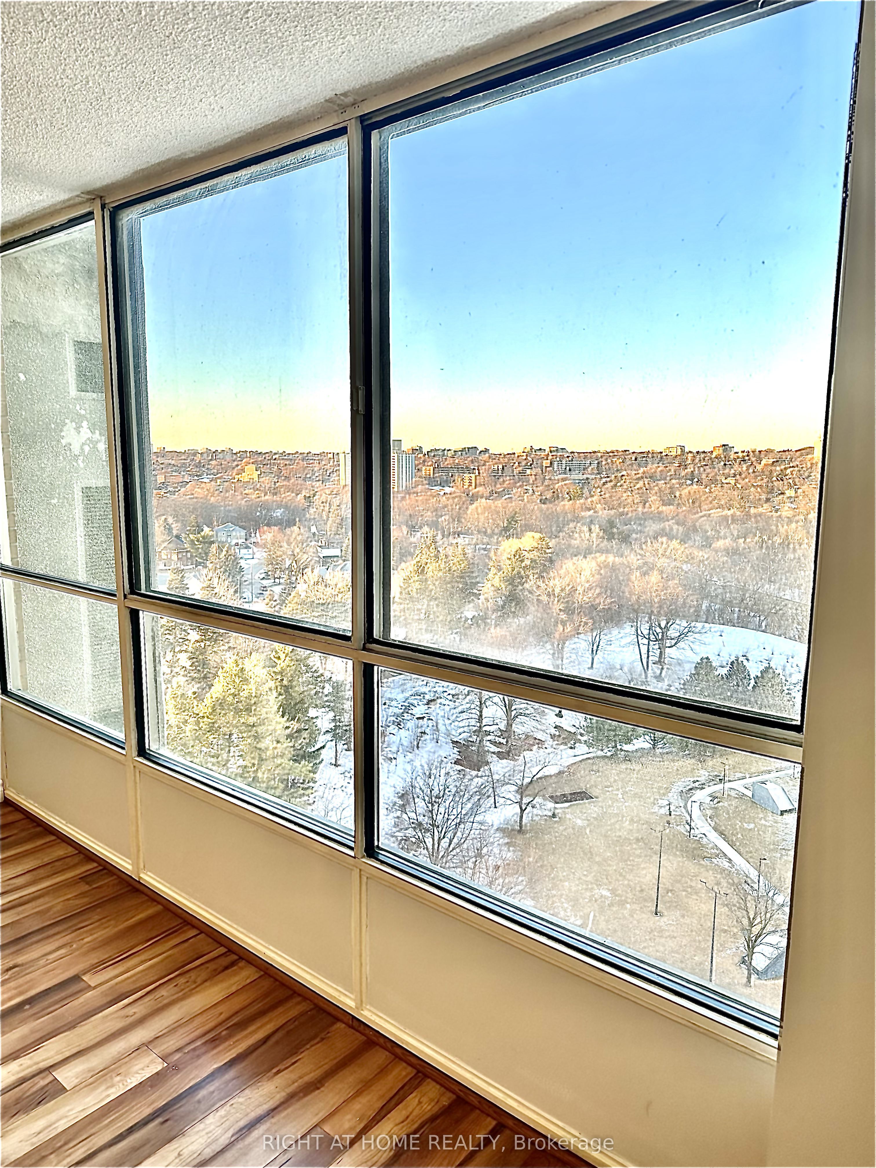 10 Martha Eaton Way S 1806, Toronto, ON M6M 5B3 photo 5