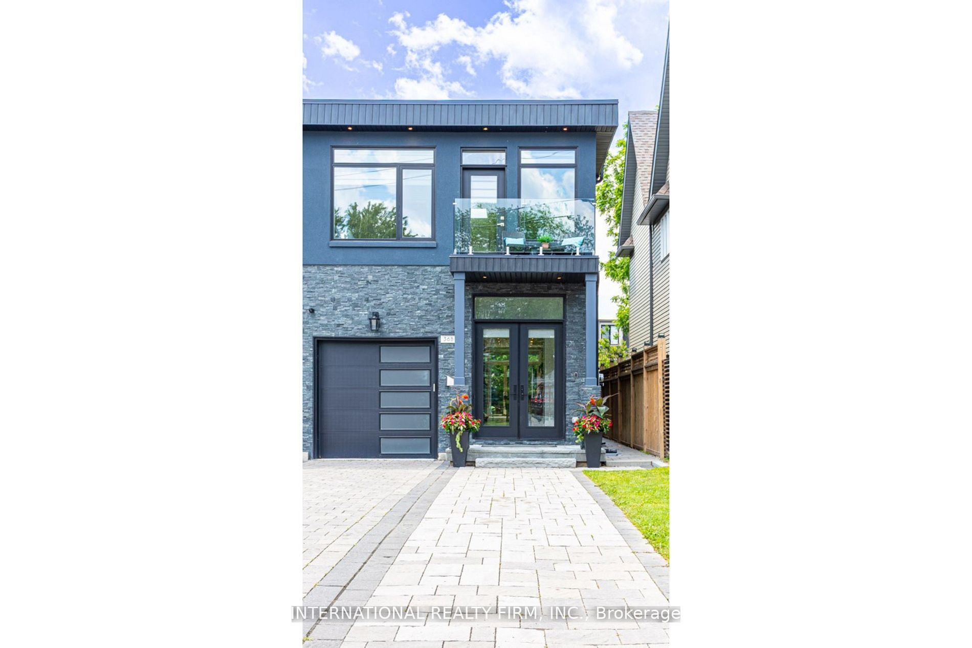 36B PINE Avenue, Mississauga, ON L5H 2P8 photo 2