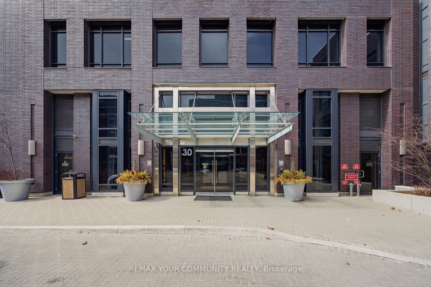 30 Gibbs Road 3107, Toronto, ON M9B 6L6 photo 2