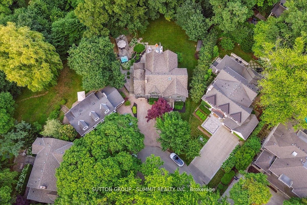 1100 Cedar Grove Boulevard, Oakville, ON L6J 2C4 photo 2