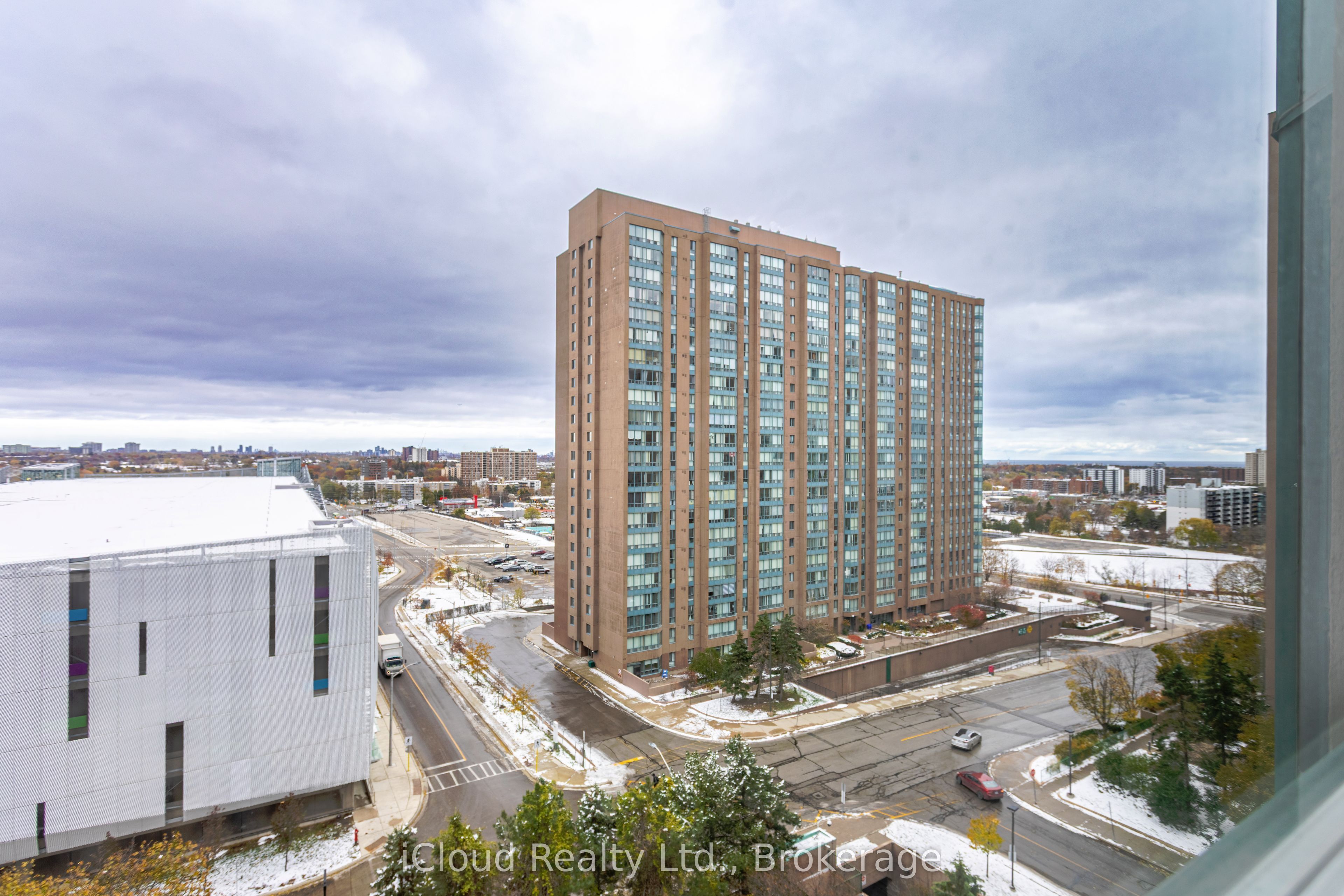 135 Hillcrest Avenue 903, Mississauga, ON L5B 4B1 photo 3