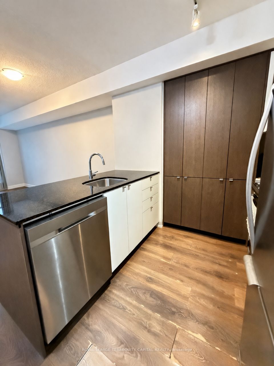 9 Valhalla Inn Road 1608, Toronto, ON M9B 0B2 photo 5