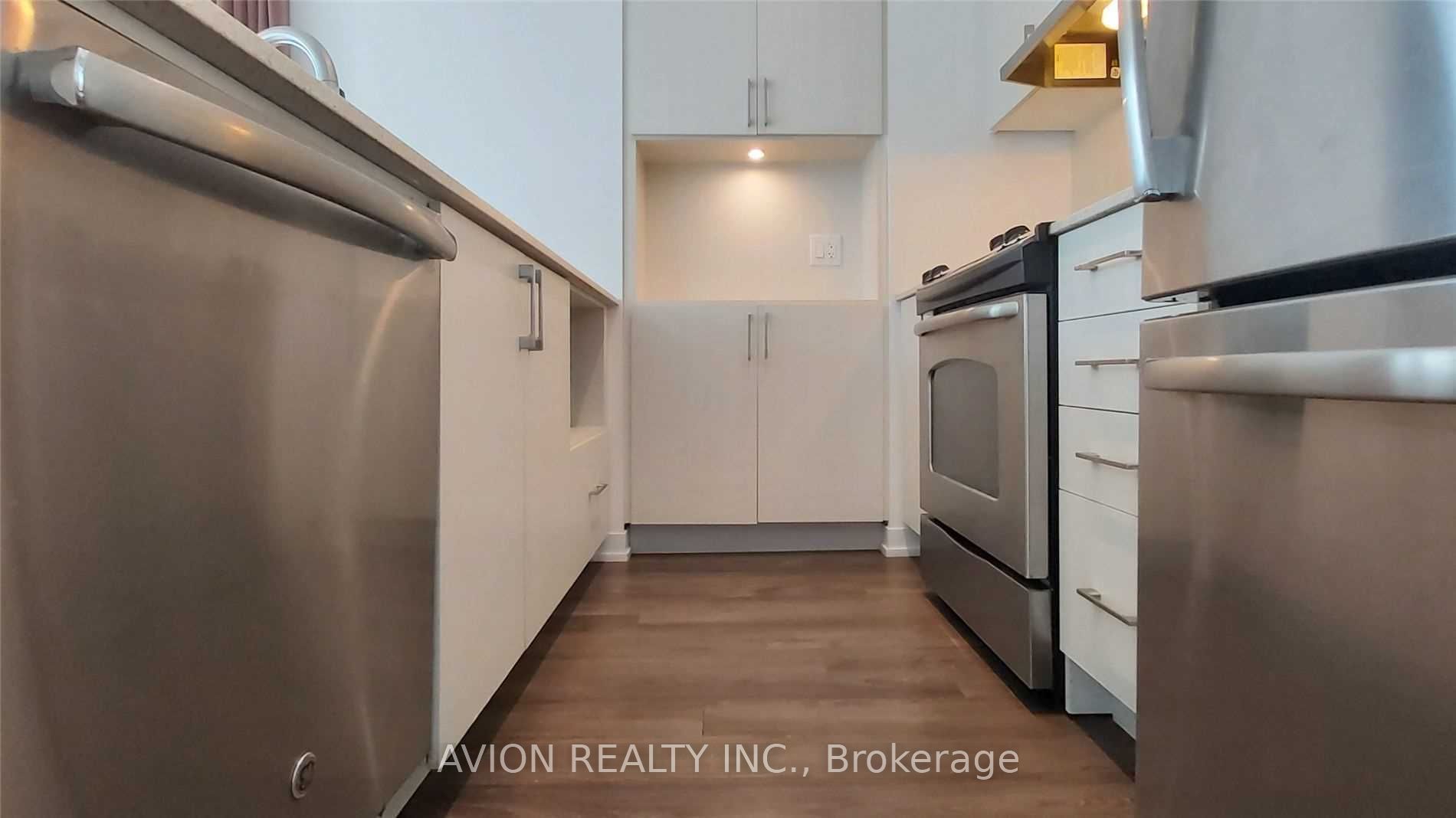 2560 Eglinton Avenue W 1504, Mississauga, ON L5M 5R1 photo 3