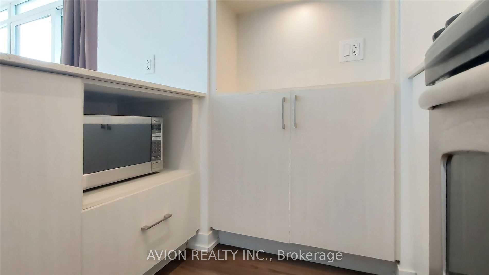 2560 Eglinton Avenue W 1504, Mississauga, ON L5M 5R1 photo 5