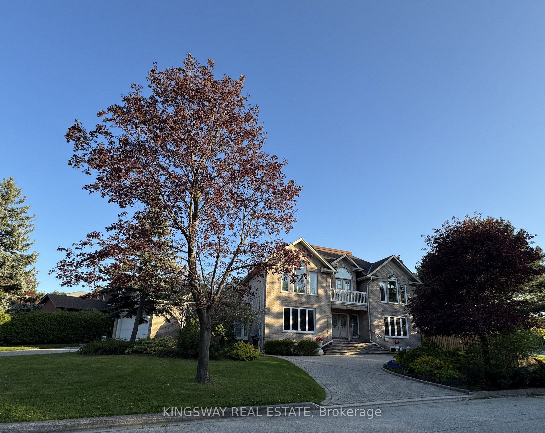 4040 Lookout Court, Mississauga, ON L4W 4E9 photo 3