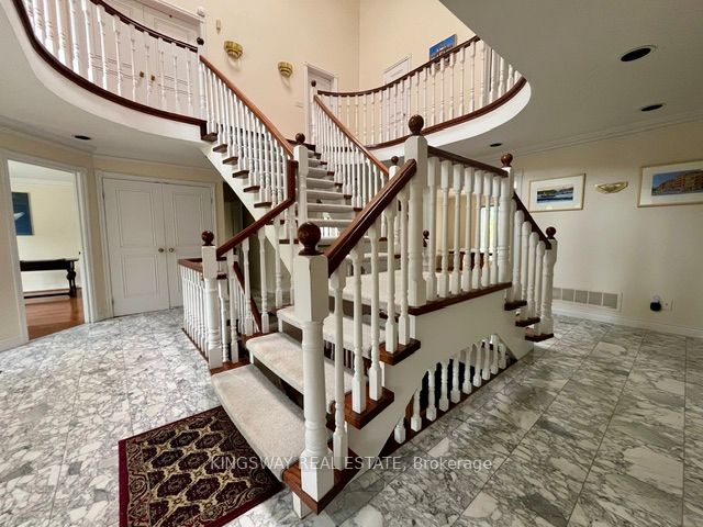 4040 Lookout Court, Mississauga, ON L4W 4E9 photo 2