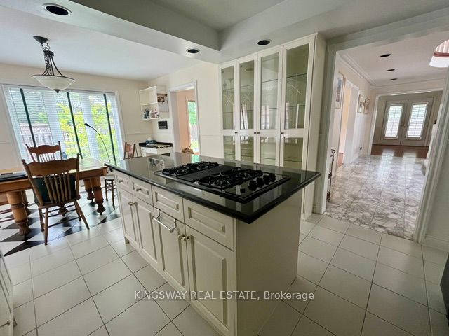 4040 Lookout Court, Mississauga, ON L4W 4E9 photo 4