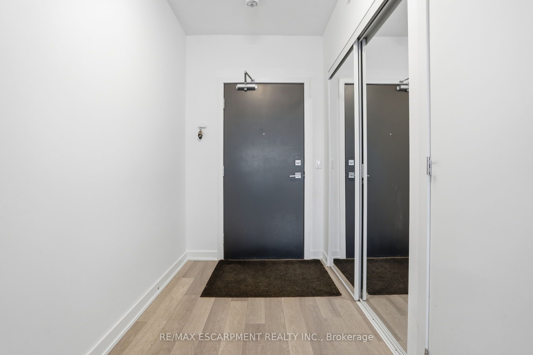 5240 Dundas Street B418, Burlington, ON L7L 0J6 photo 4
