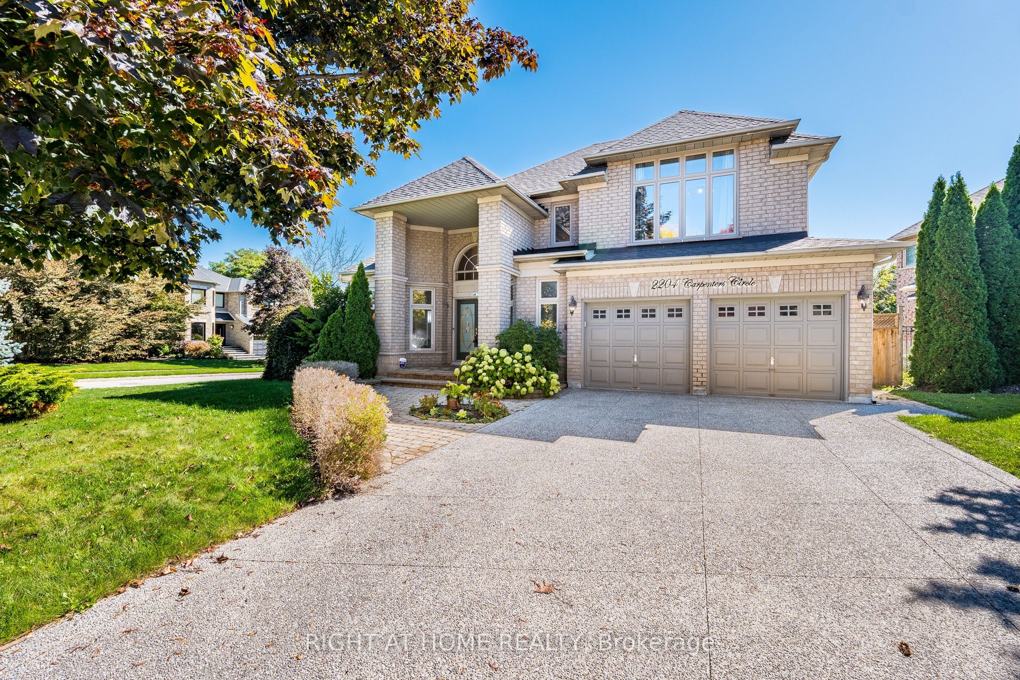 2204 Carpenters Circle, Oakville, ON L6M 3C7