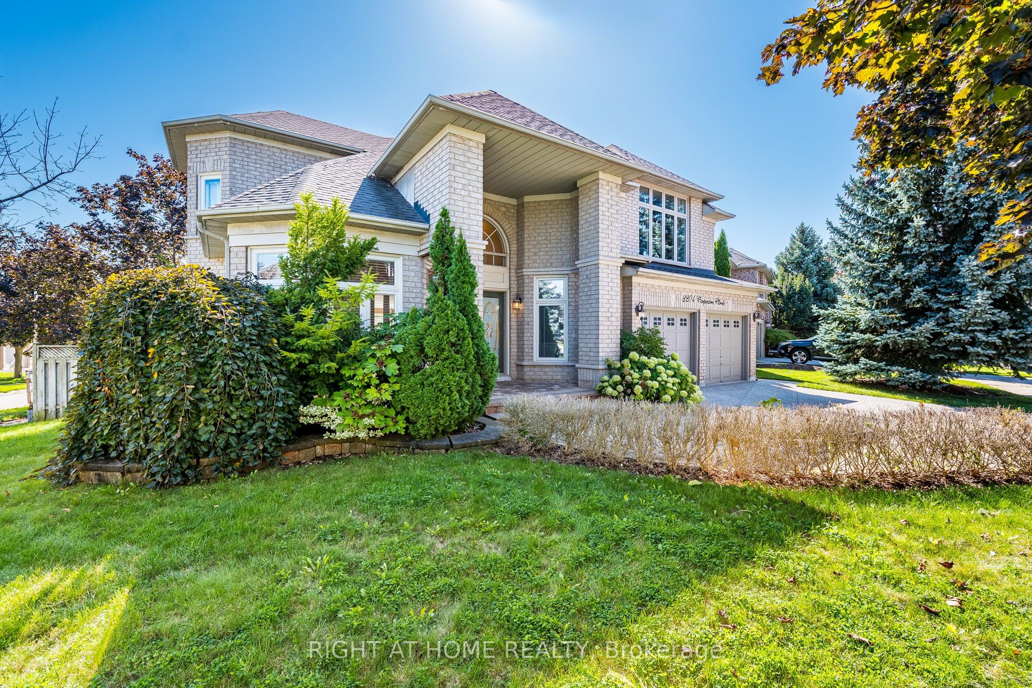 2204 Carpenters Circle, Oakville, ON L6M 3C7 photo 2