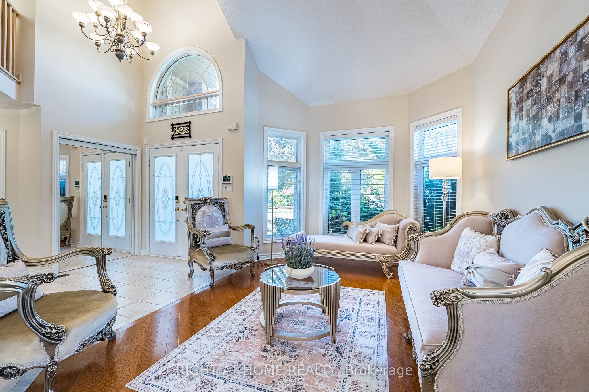 2204 Carpenters Circle, Oakville, ON L6M 3C7 photo 4