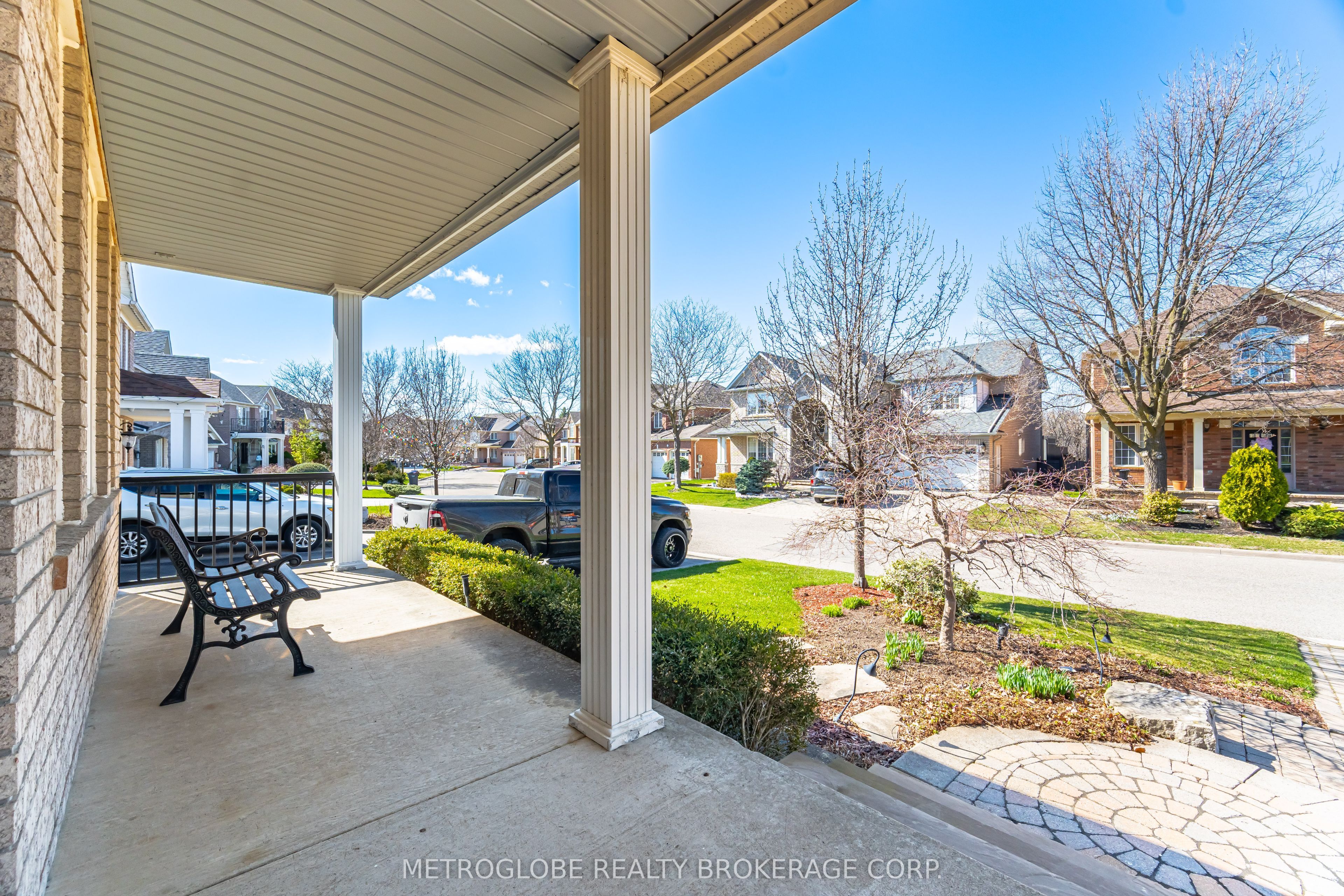 38 Maltby Court, Brampton, ON L6P 1A5 photo 2