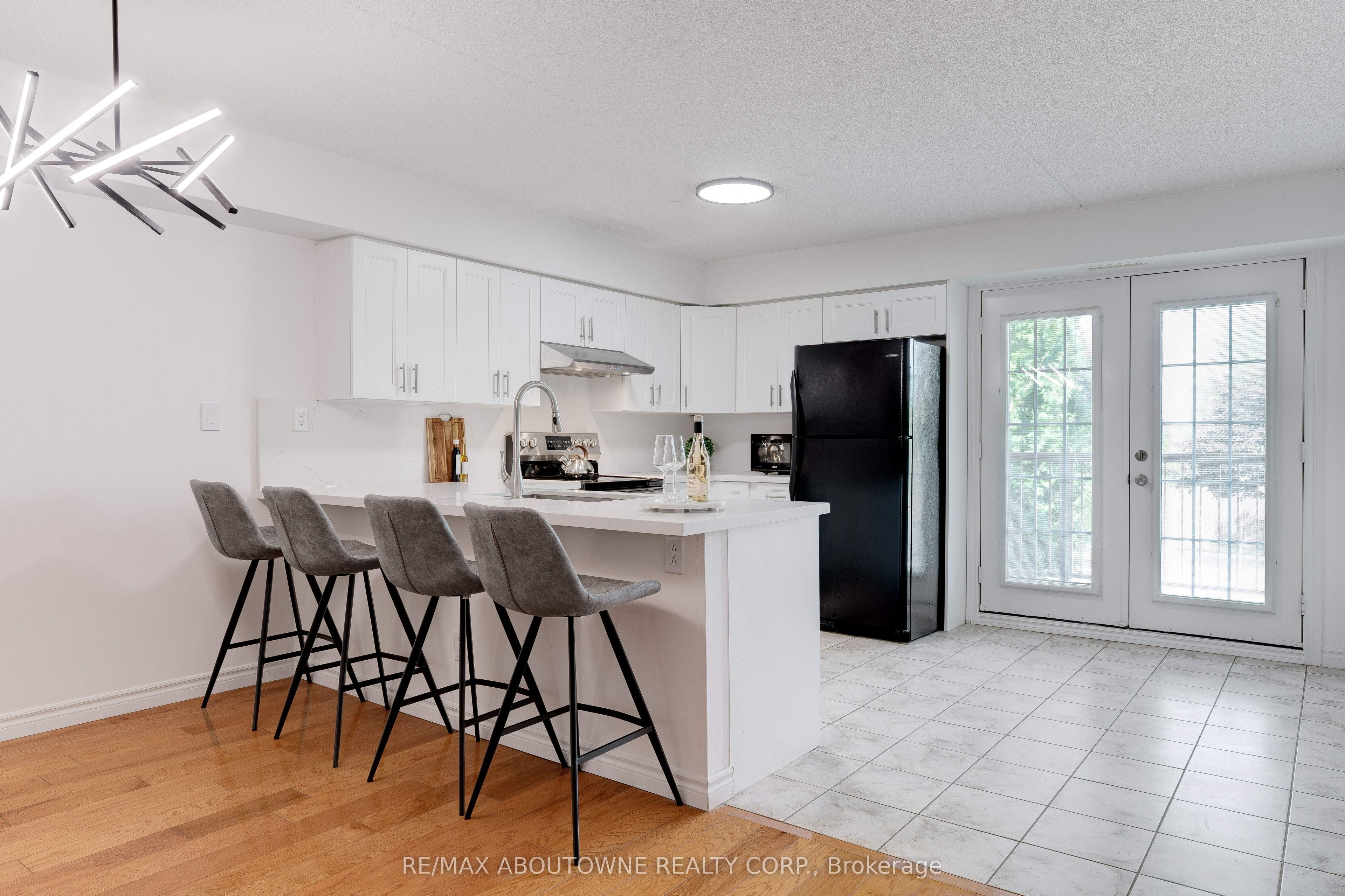 1460 Bishops Gate 212, Oakville, ON L6M 4N5 photo 5