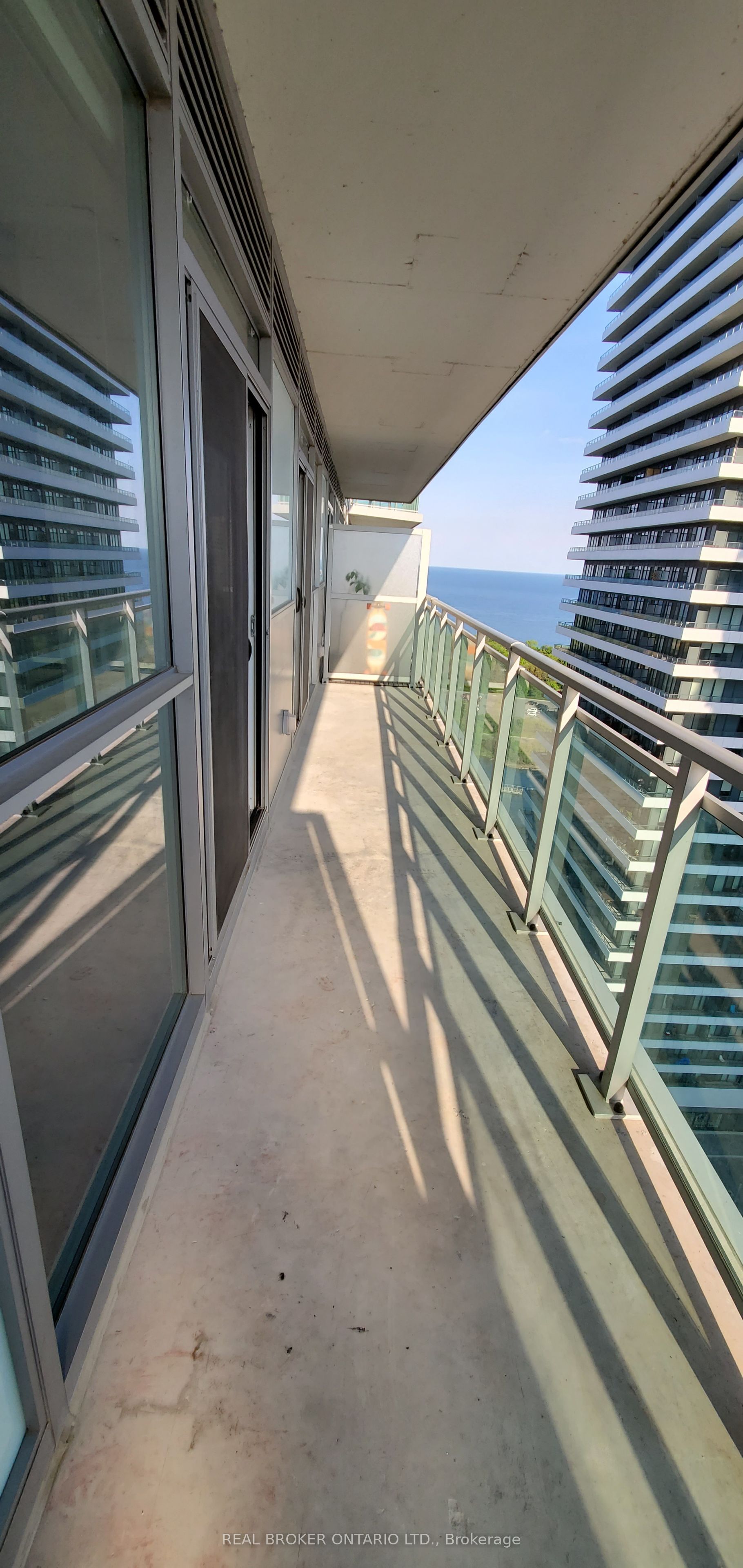 33 Shore Breeze Drive 1801, Toronto, ON M8V 0G1 photo 2