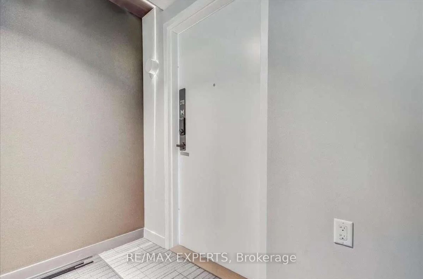 3900 Confederation Parkway 2710, Mississauga, ON L5B 0M3 photo 3
