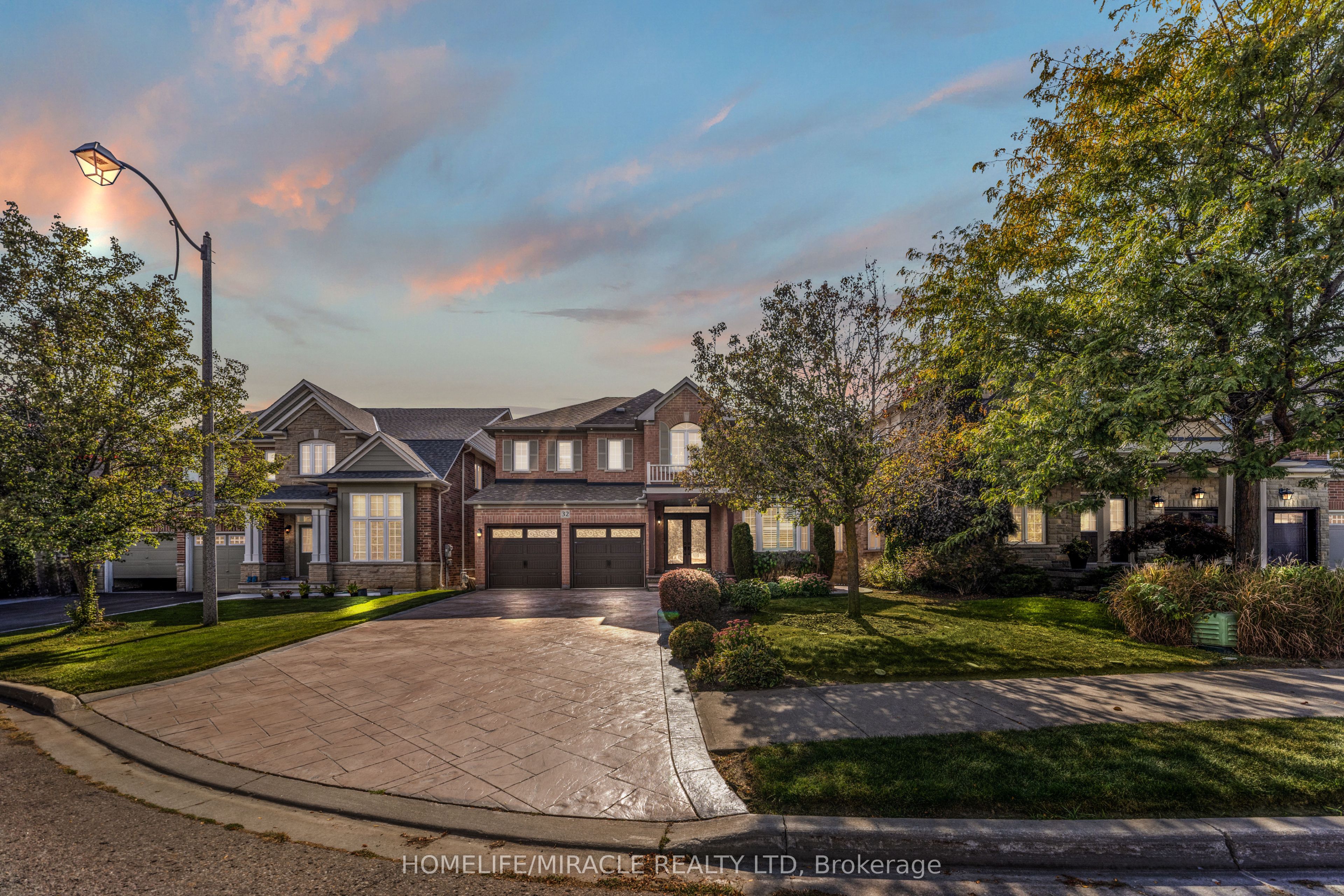 32 Xavier Court, Brampton, ON L6Y 5S1 photo 2