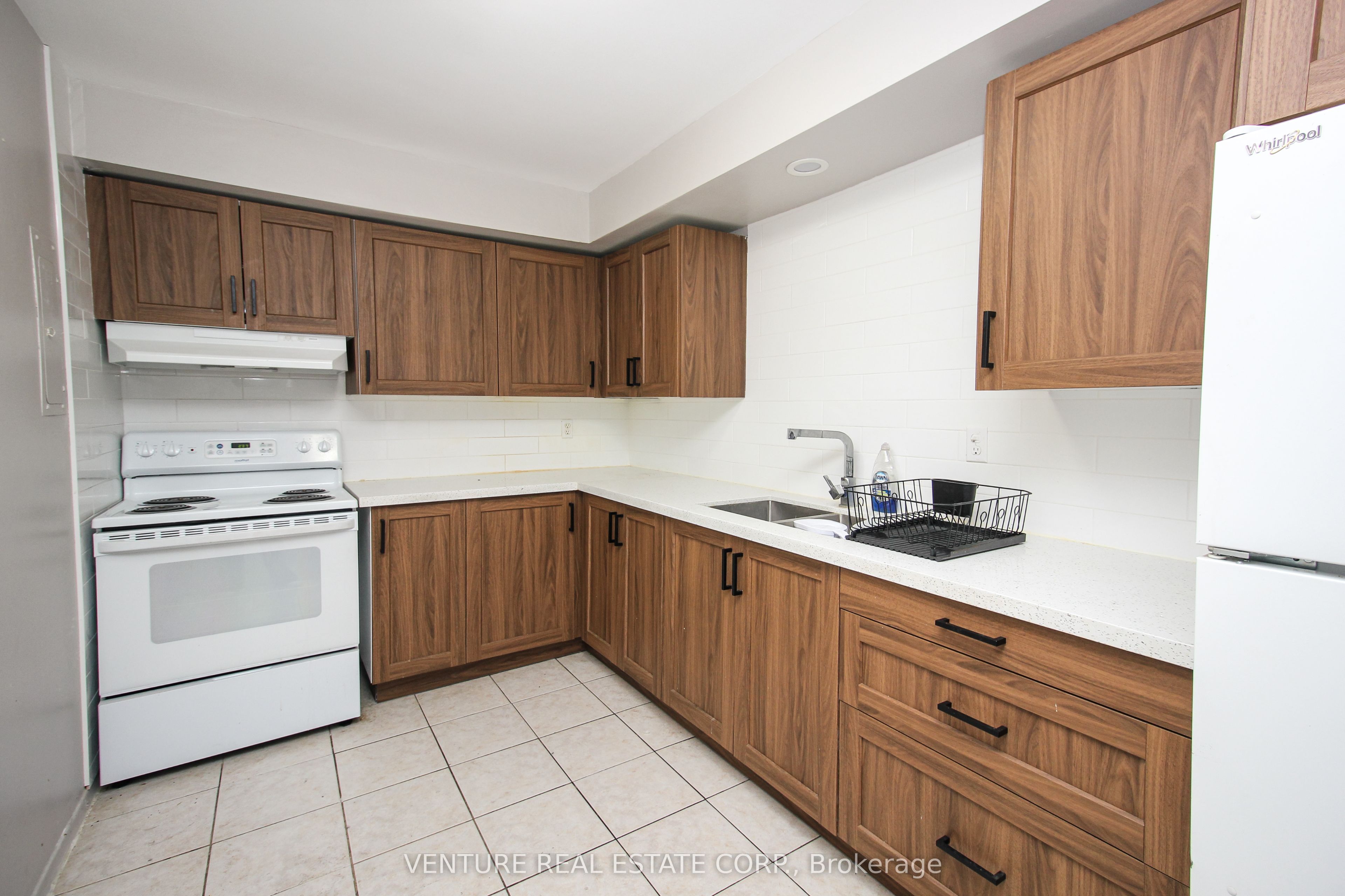 4227B Dundas Street W 1, Toronto, ON M8X 1Y3 photo 4