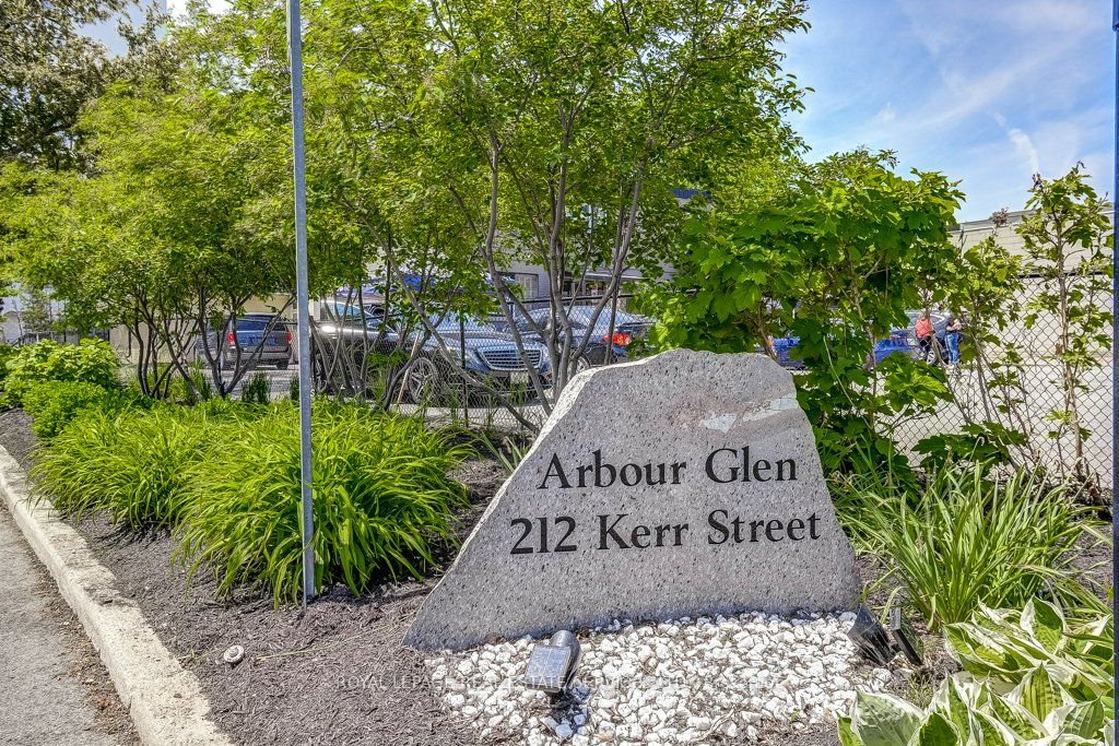 212 Kerr Street 404, Oakville, ON L6K 3B1 photo 3