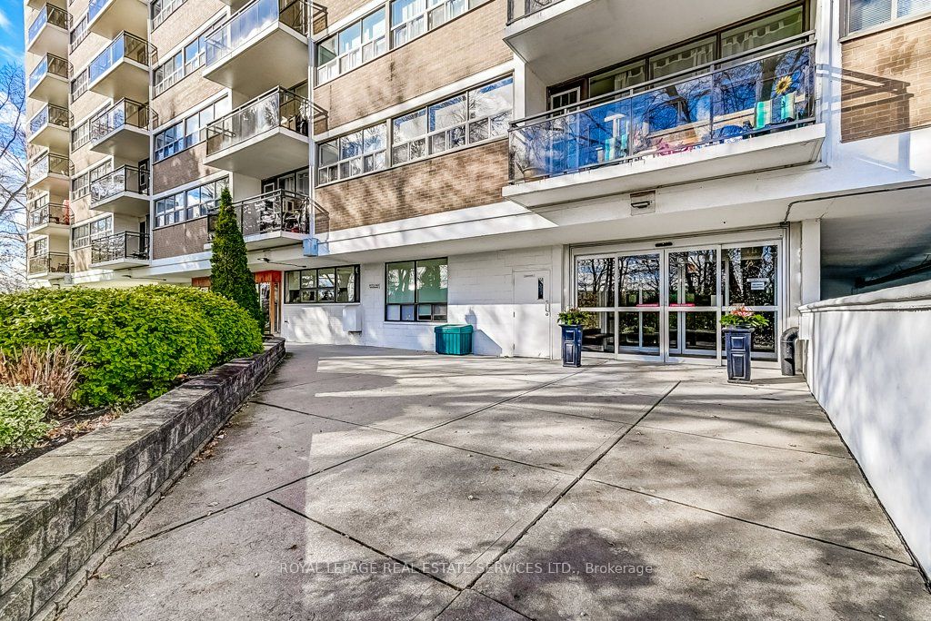 212 Kerr Street 404, Oakville, ON L6K 3B1 photo 4