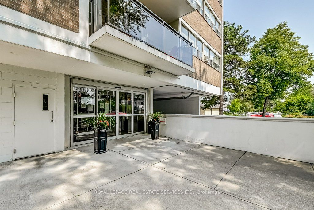 212 Kerr Street 404, Oakville, ON L6K 3B1 photo 5