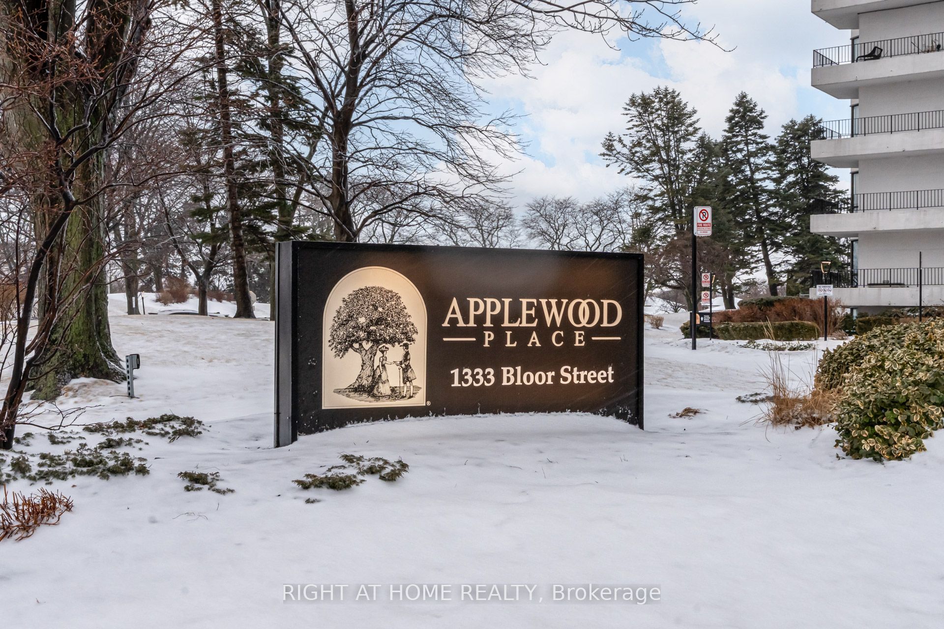 1333 Bloor Street 606, Mississauga, ON L4Y 3T6 photo 2