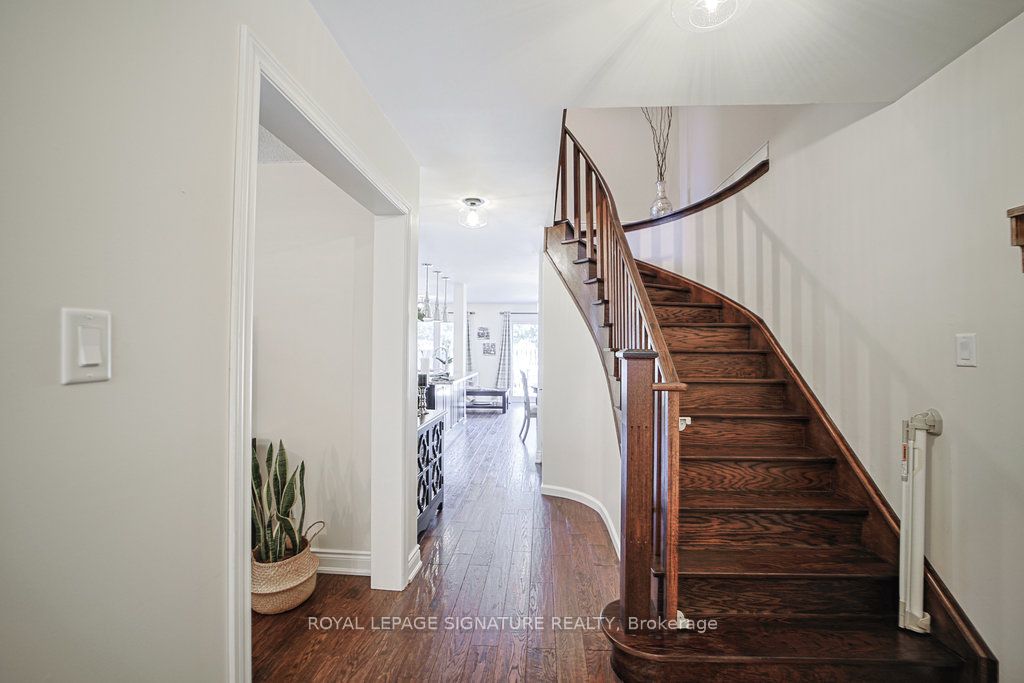 1106 Highgate Place, Mississauga, ON L4W 3H4 photo 4