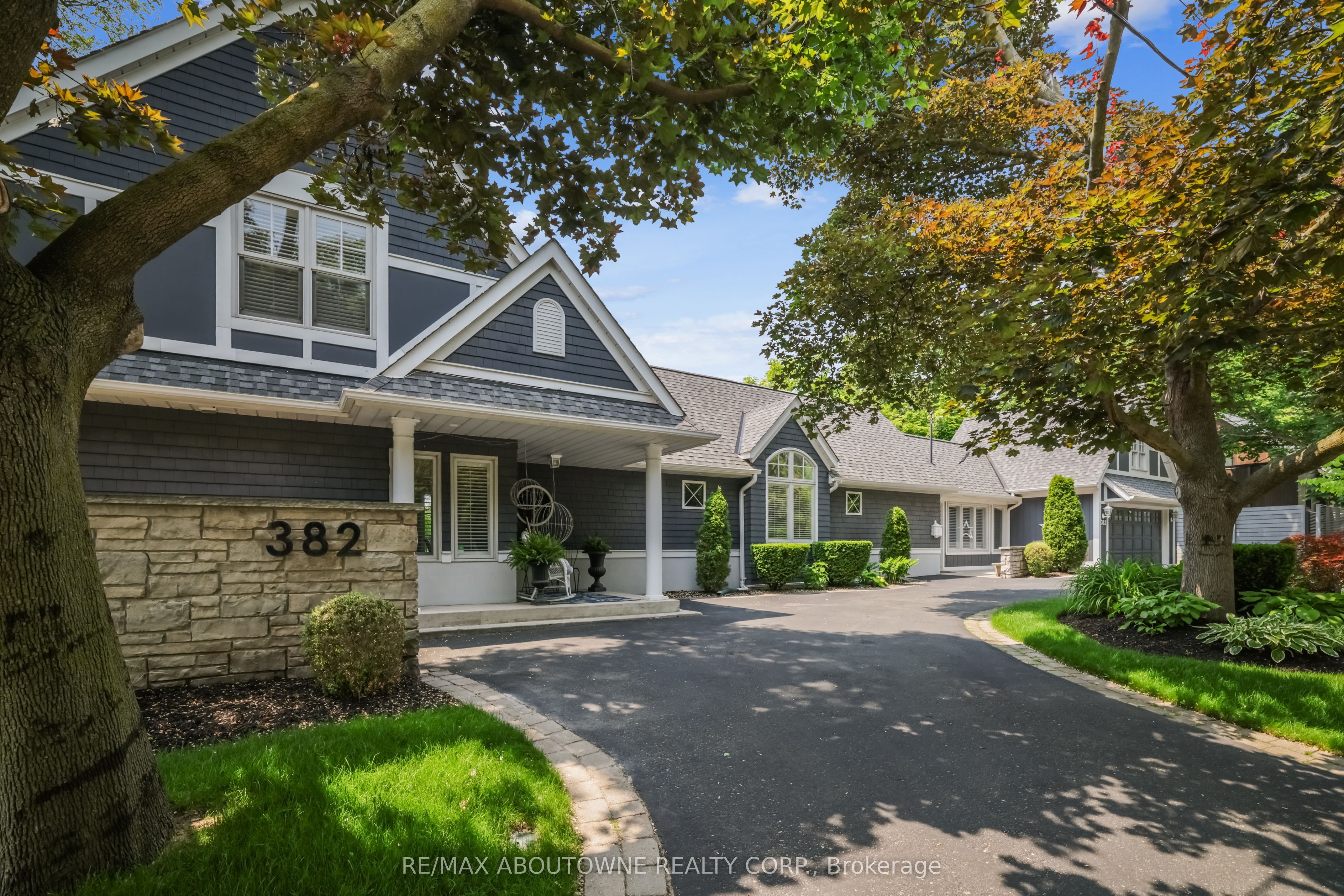 382 Trafalgar Road, Oakville, ON L6J 3H5 photo 2