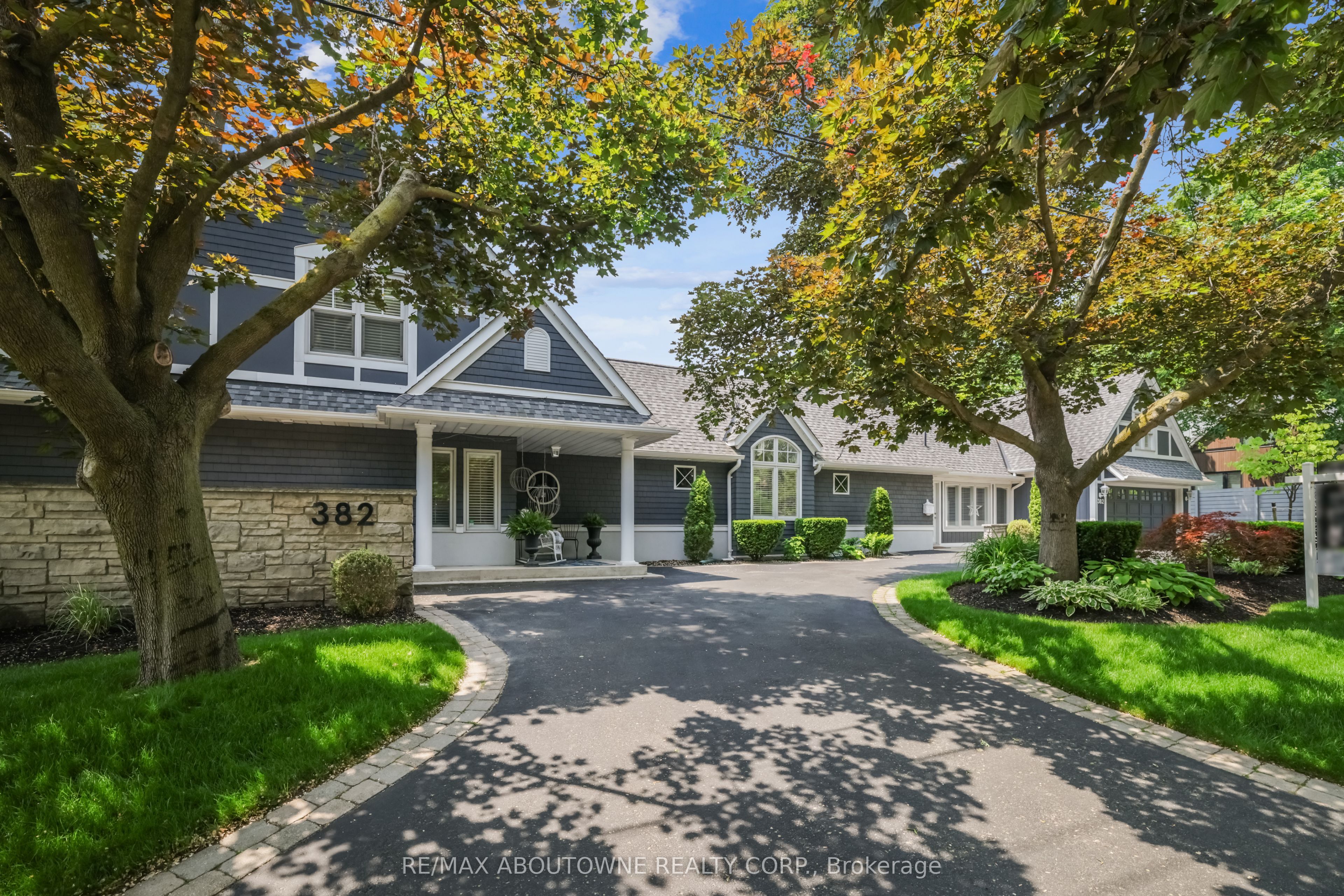 382 Trafalgar Road, Oakville, ON L6J 3H5 photo 3