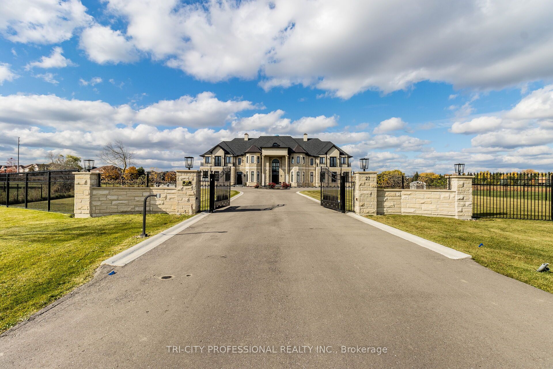 27 Morris Court, Brampton, ON L6P 0G7