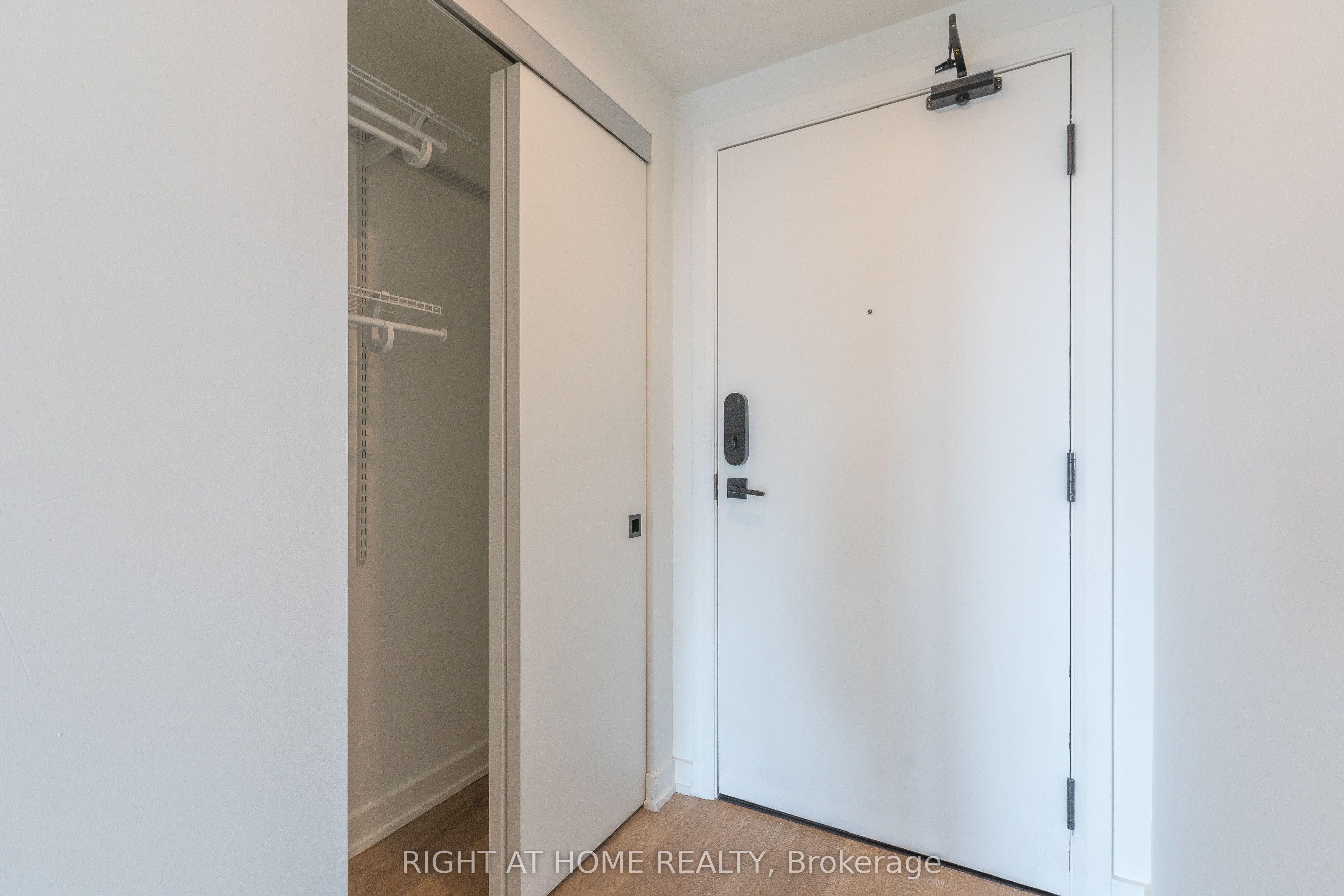 7 Fairbank Avenue W 503, Toronto, ON M6E 3Y5