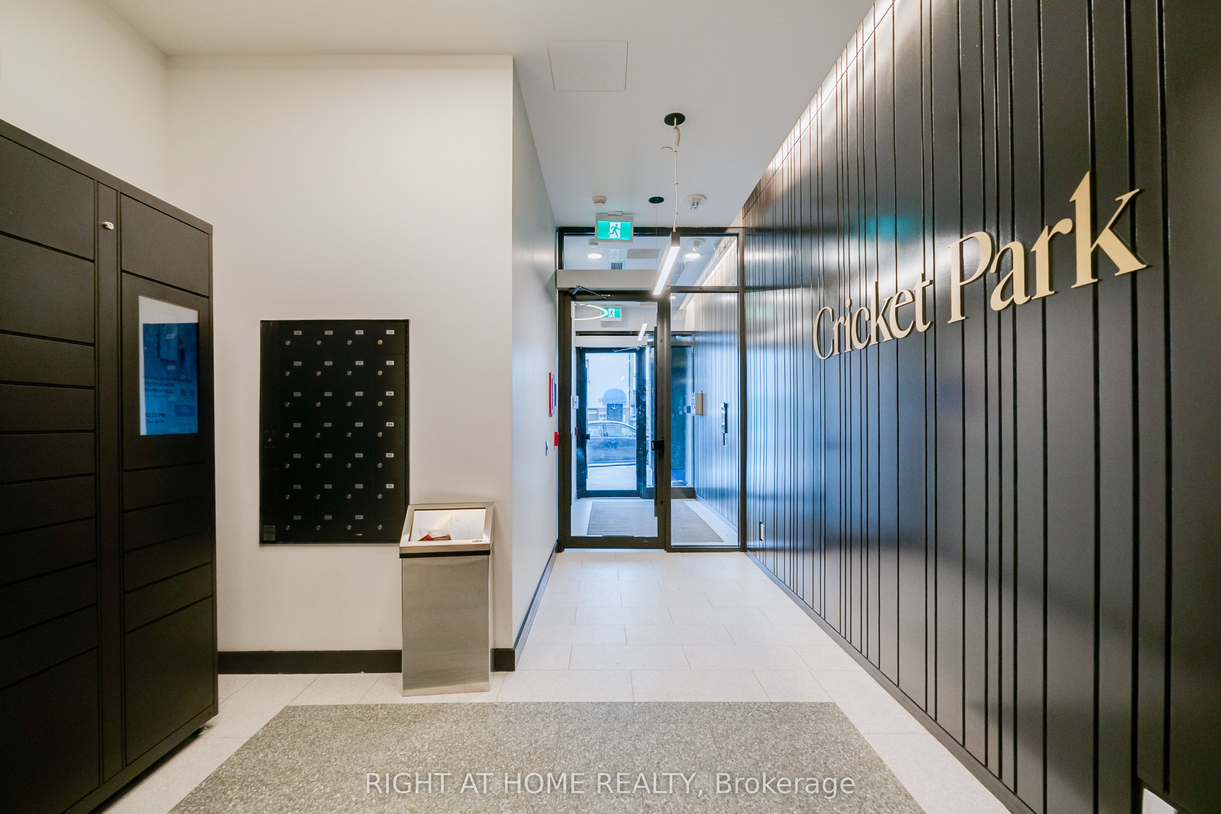 7 Fairbank Avenue W 503, Toronto, ON M6E 3Y5 photo 3